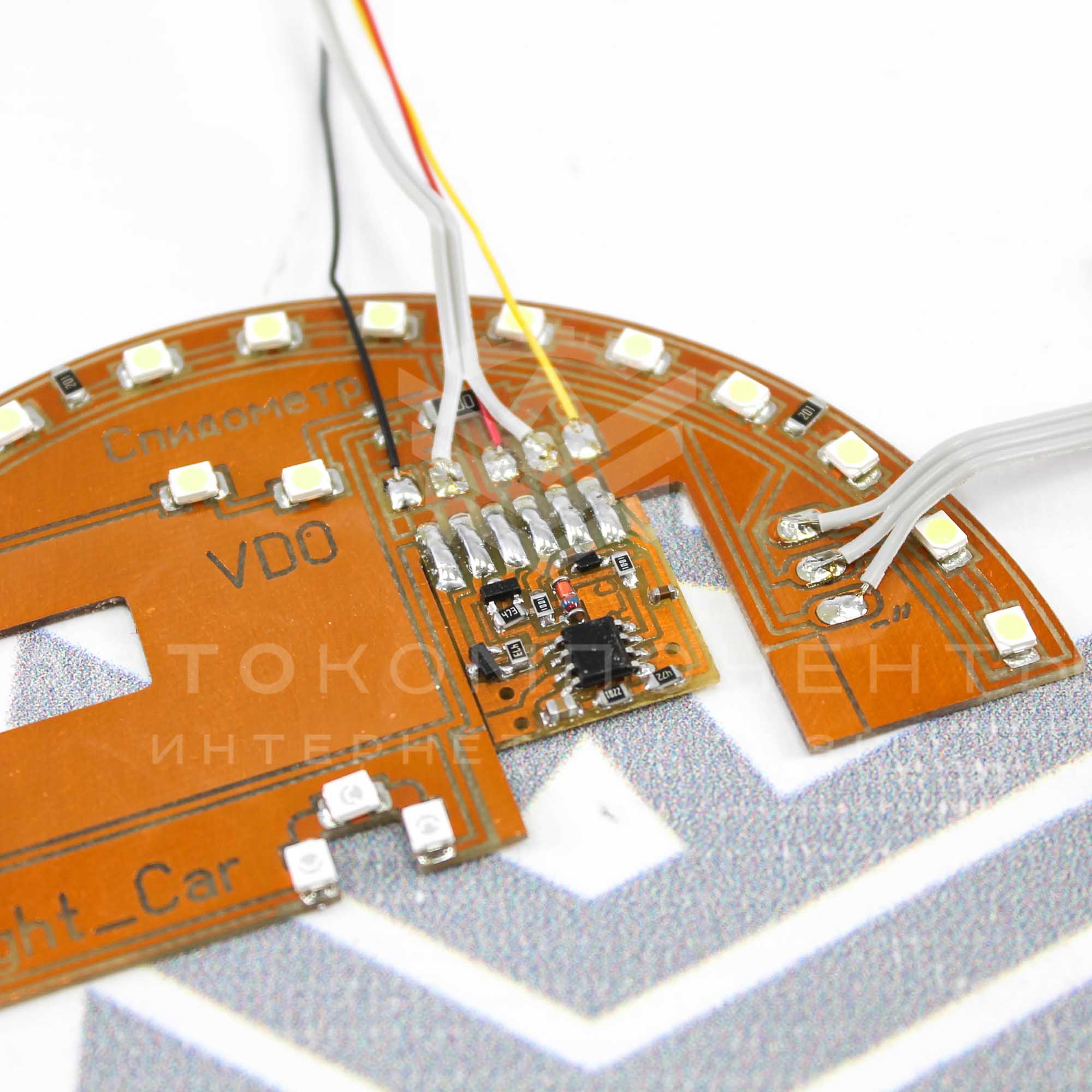 Светодиодная пересвеченная (красно-белая) плата VDO ВАЗ 2110 Евро, Приора, Калина (плавный розжиг)