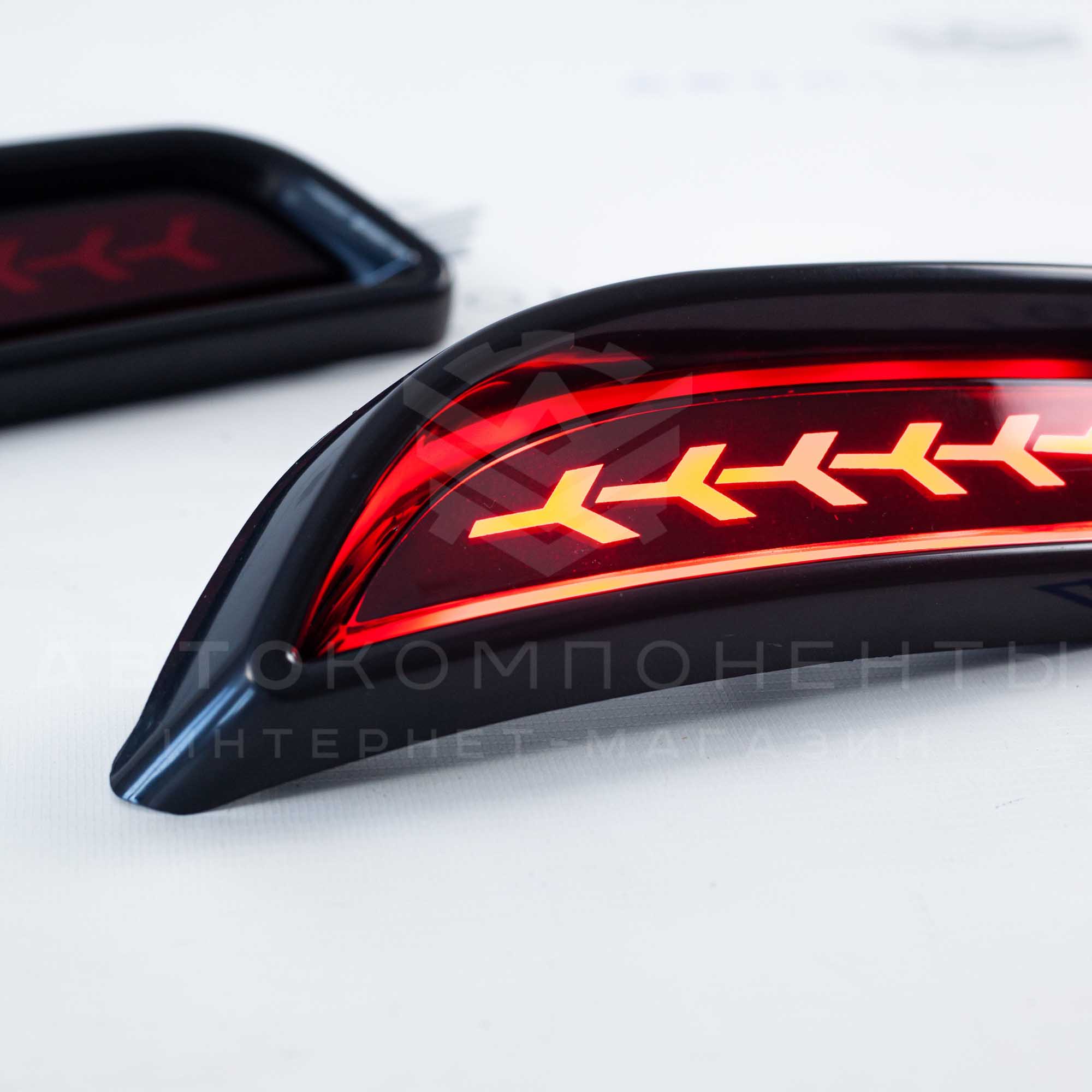 Диодные накладки бампера аля-лексус на Лада Приора 2 , красные с узором "Y" ZFT-393 (6)