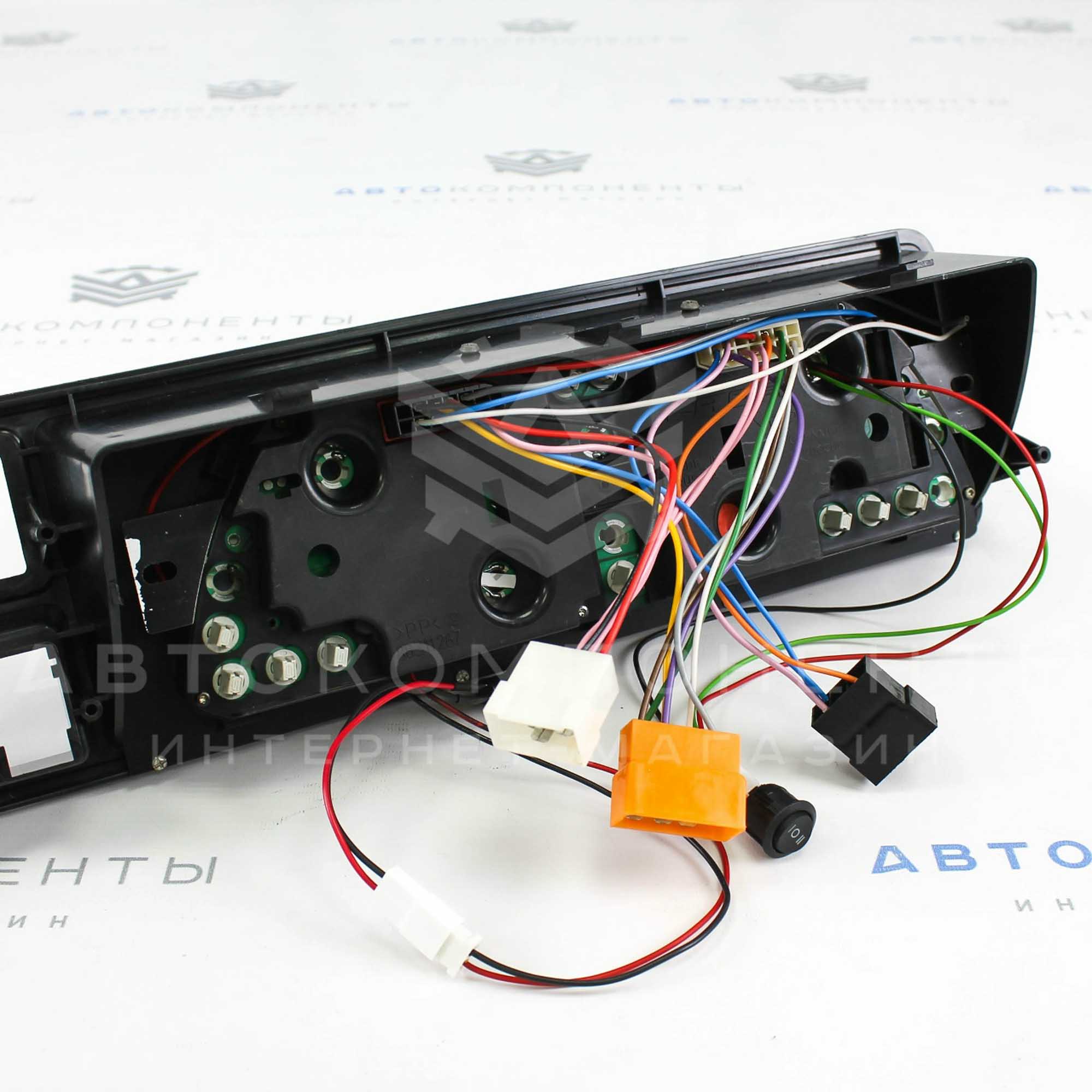 Комбинация приборов со сплошным стеклом ВАЗ 2104, 2107 (сине-белая)