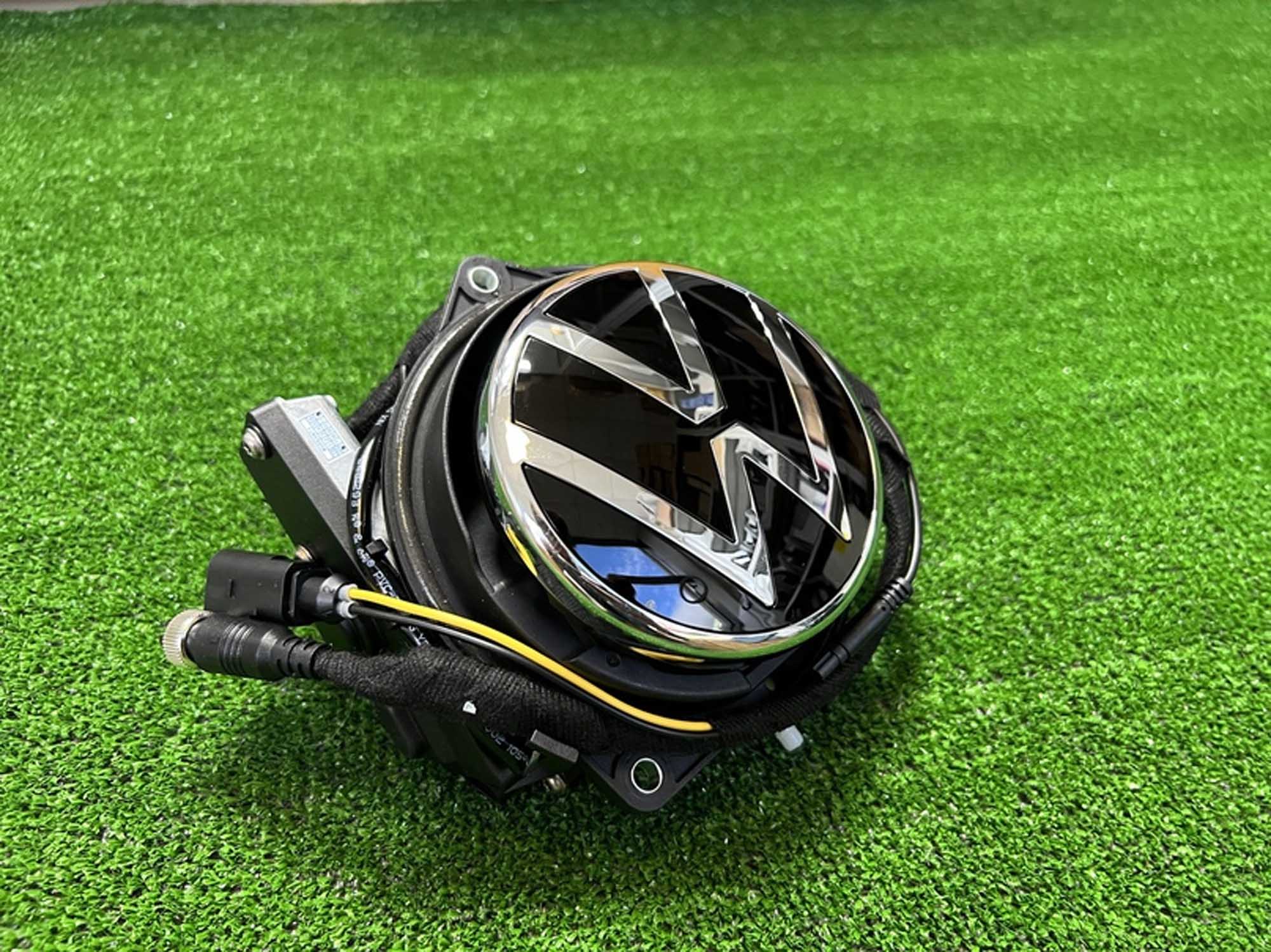 Камера заднего вида в логотипе "VW" аналог (без динамической разметки) Volkswagen Polo, Golf, Passat