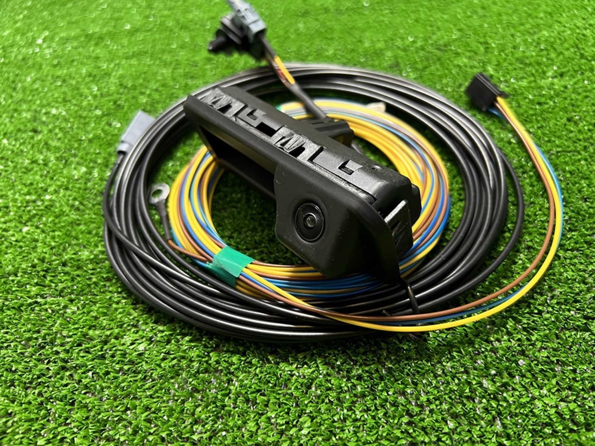 Камера заднего вида (без динамической разметки) Volkswagen Polo, Skoda Rapid, Karoq, Kodiaq