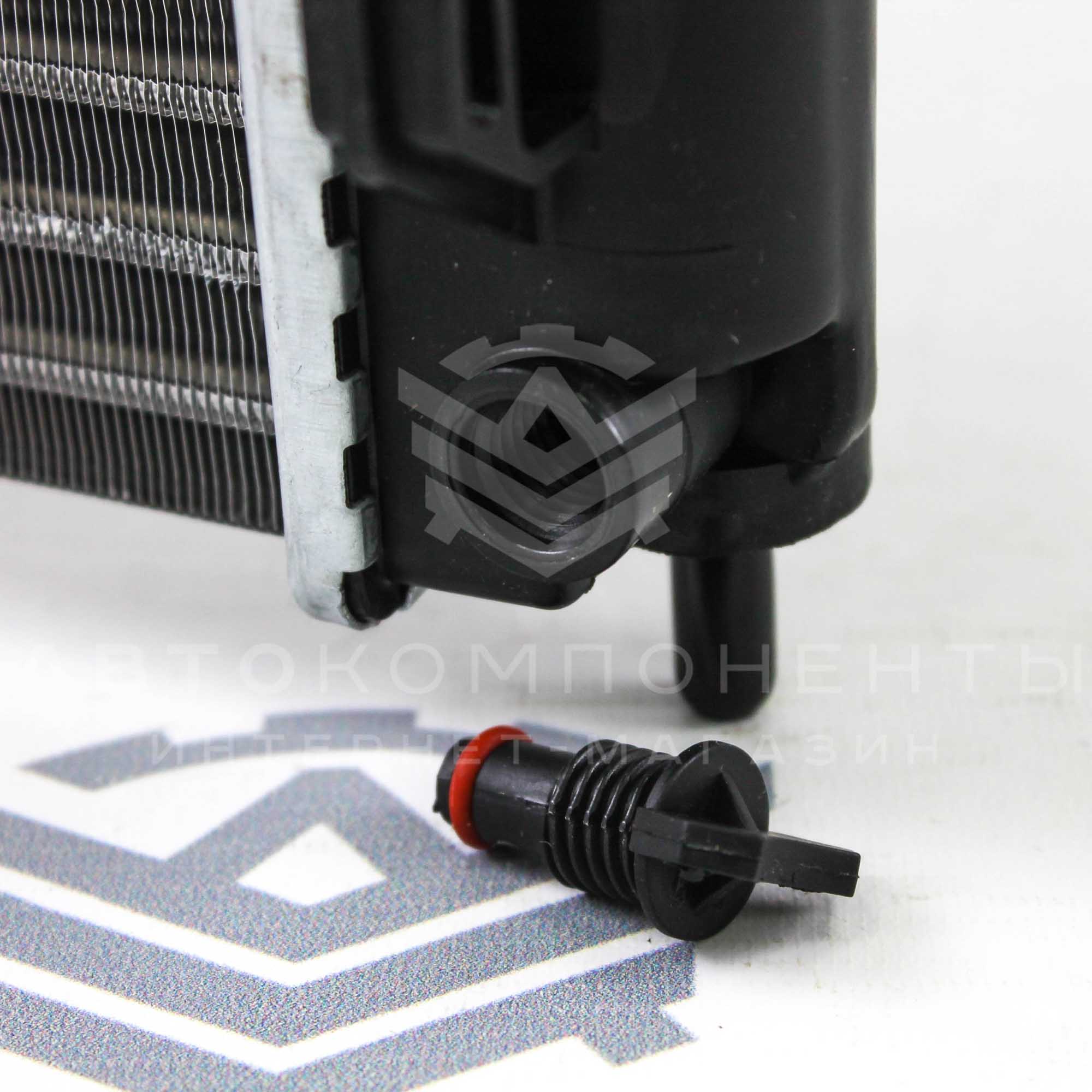 Радиатор охлаждения "LUZAR" Лада Приора (кондиционер HALLA)