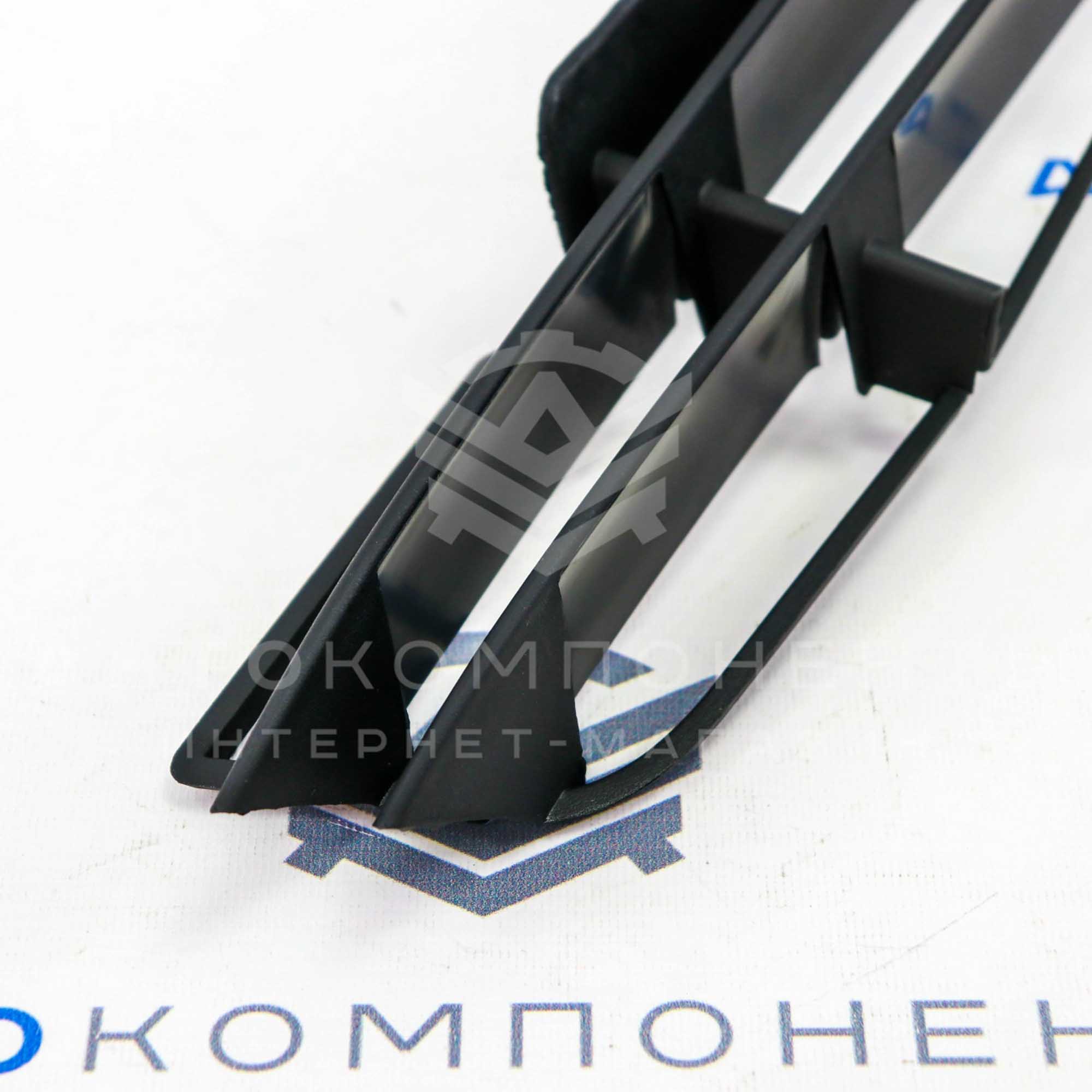 Решетка (нижняя) в передний бампер Лада Калина