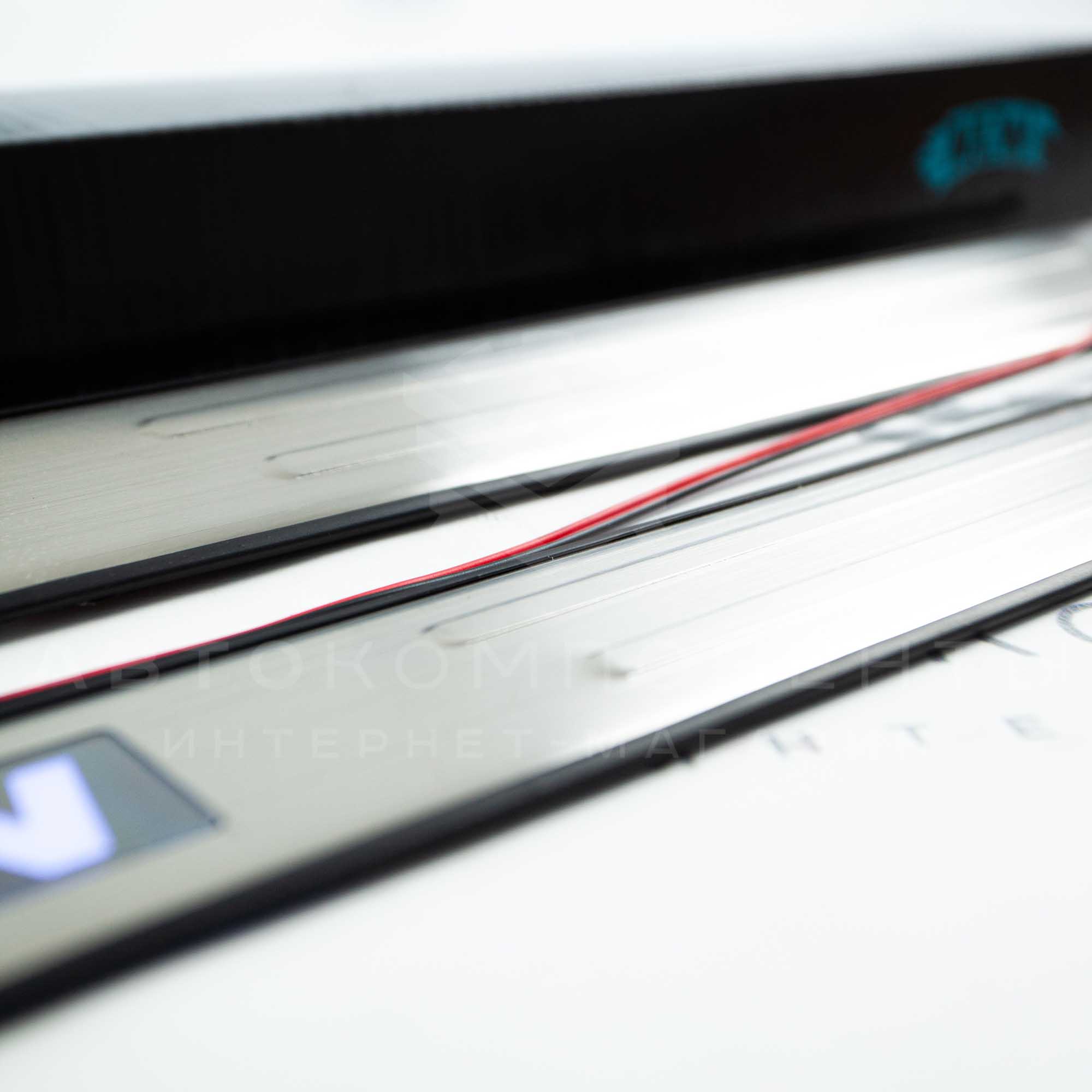 Светодиодные накладки на пороги из нержавейки URBAN (2шт)