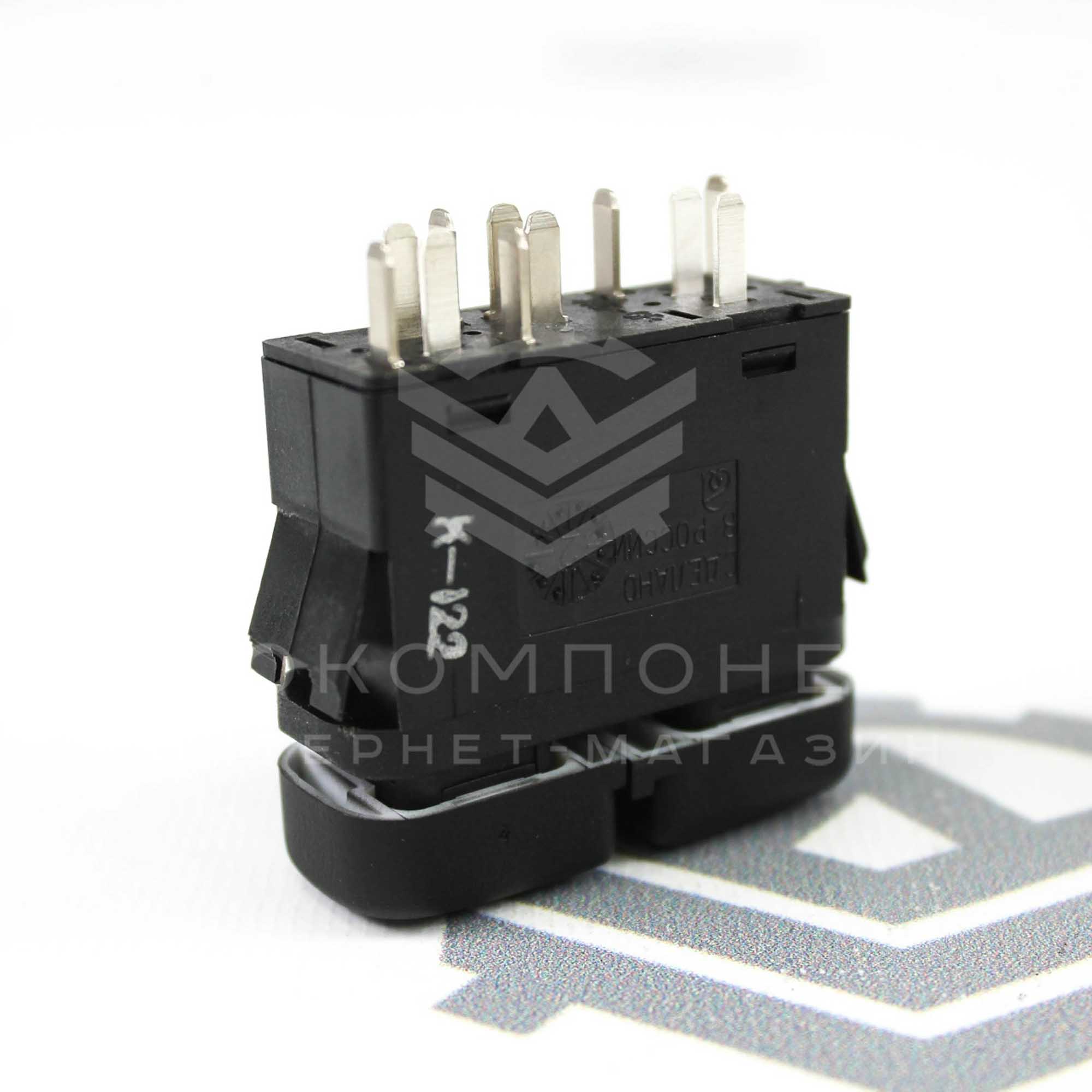 Пересвеченная кнопка включения наружного освещения на ВАЗ 2110-2115, Калина, Шевроле Нива