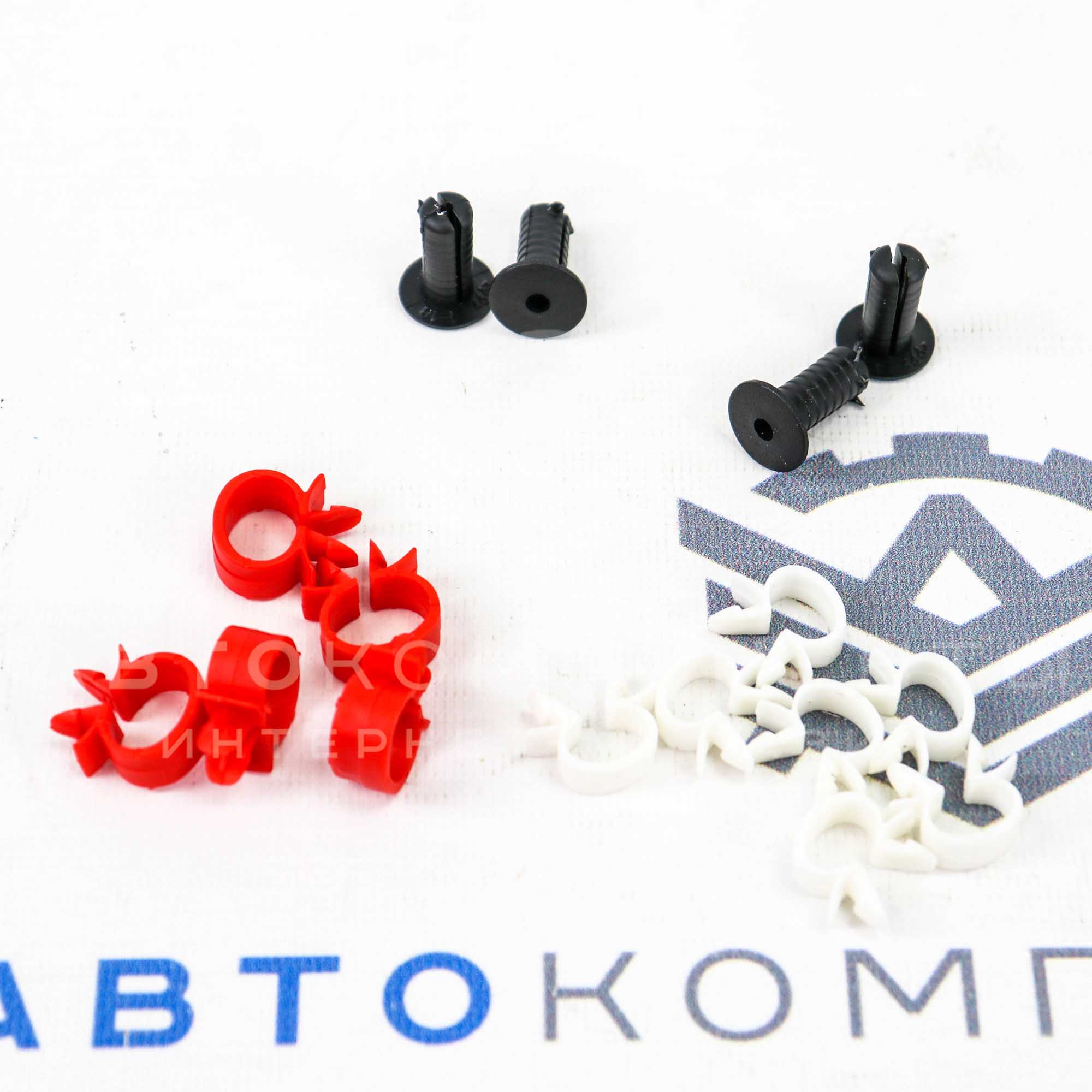 Набор пластмассовых изделий на кузов ВАЗ 2104, 2105, 2107, Лада Нива 4х4, Ока