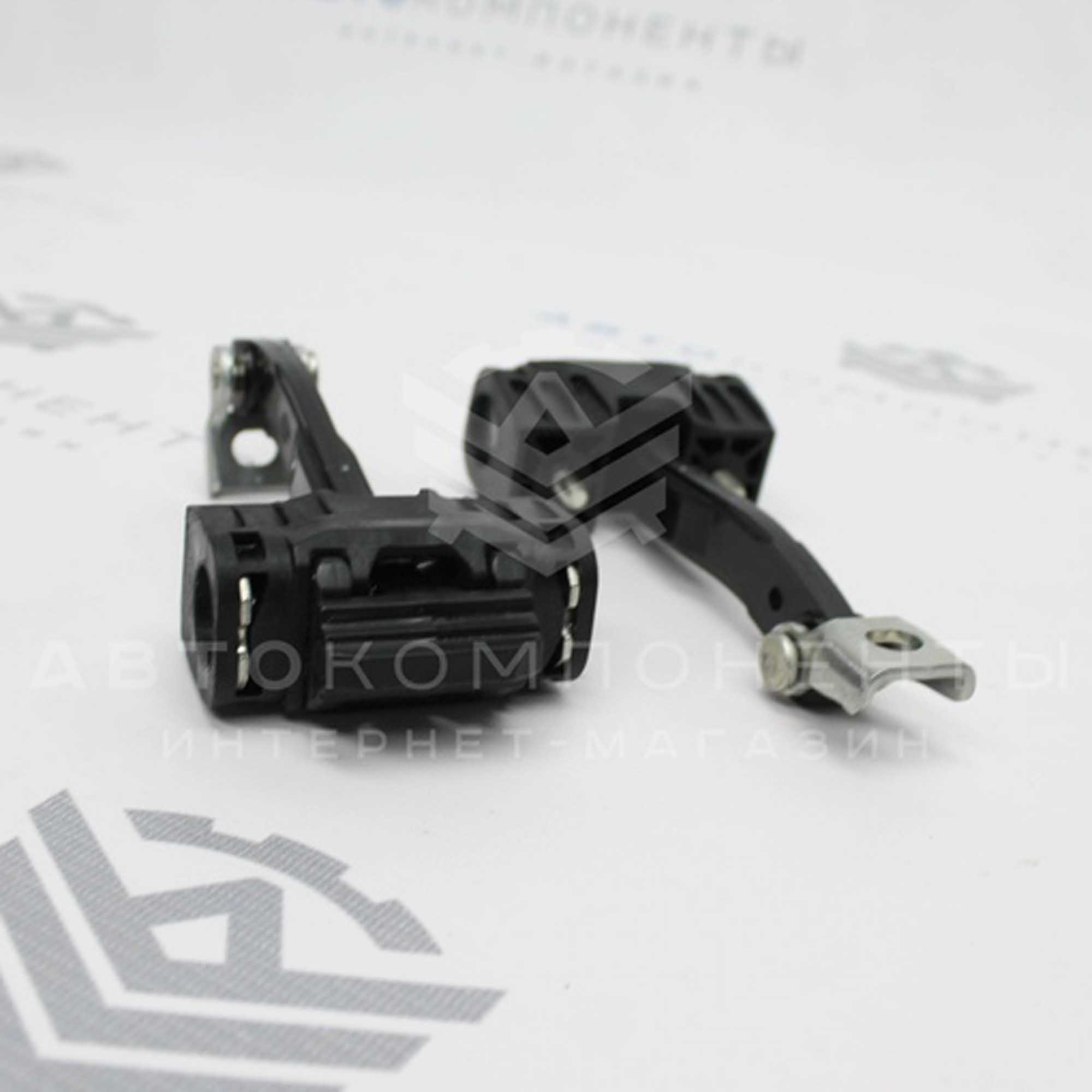 Ограничители хода передних дверей нового образца Лада 4х4 Нива Урбан