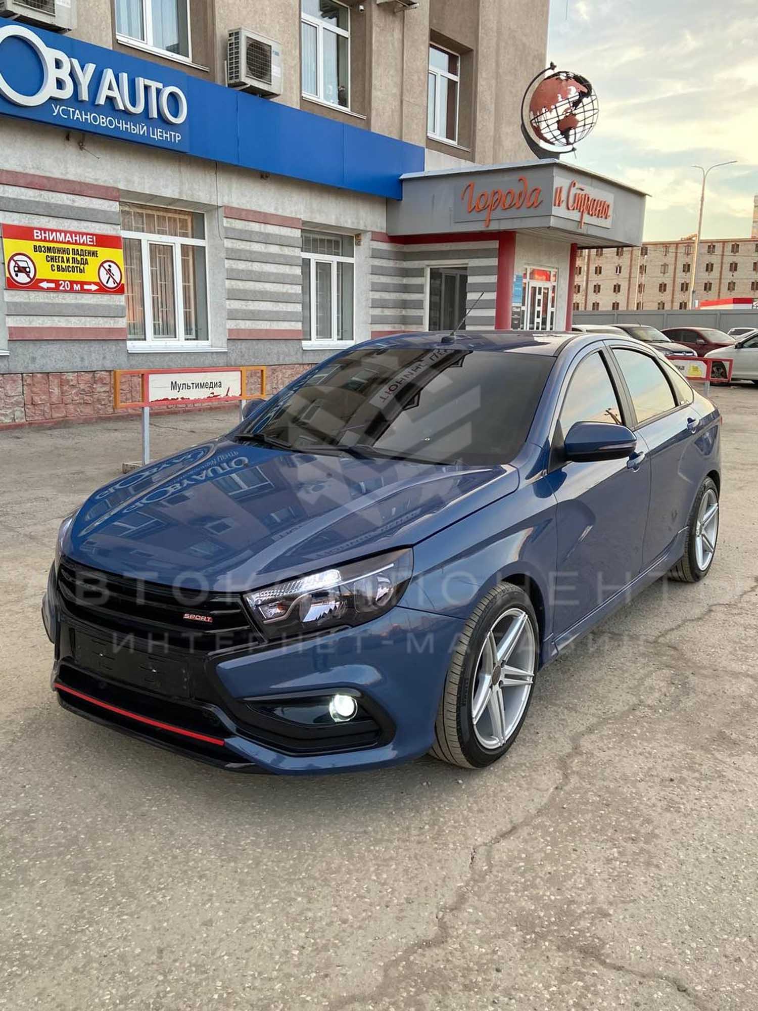 Передний бампер в стиле Vesta Sport под штатную установку Лада Vesta в цвет кузова