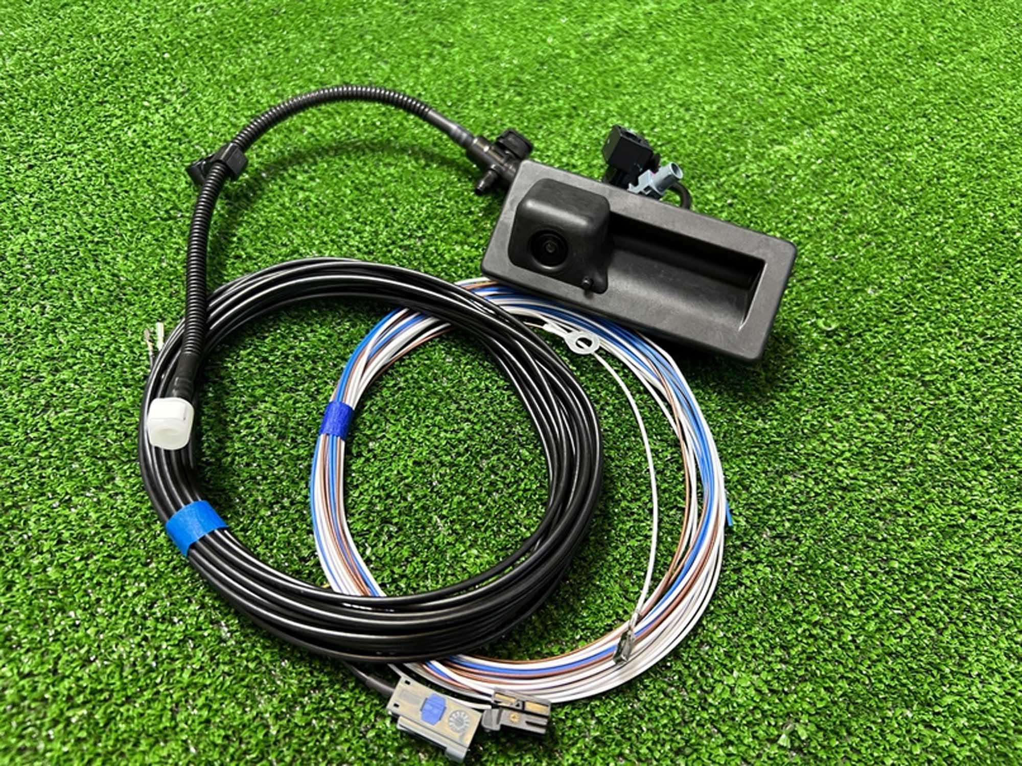 Камера заднего вида (без динамической разметки) с омывателем Volkswagen Touareg 2