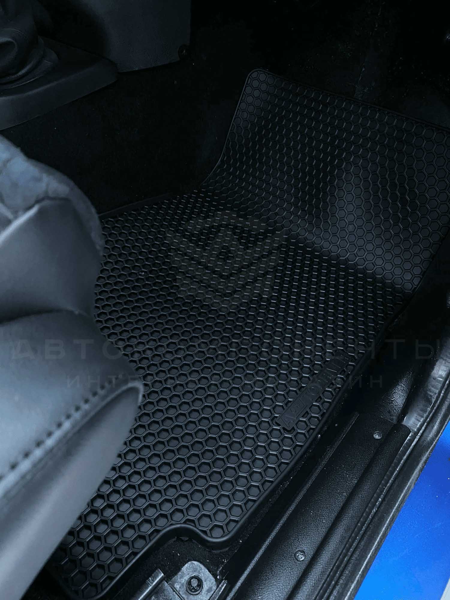 Ковры салонные EVAcell с бортами (резиновые) Лада Нива 4х4