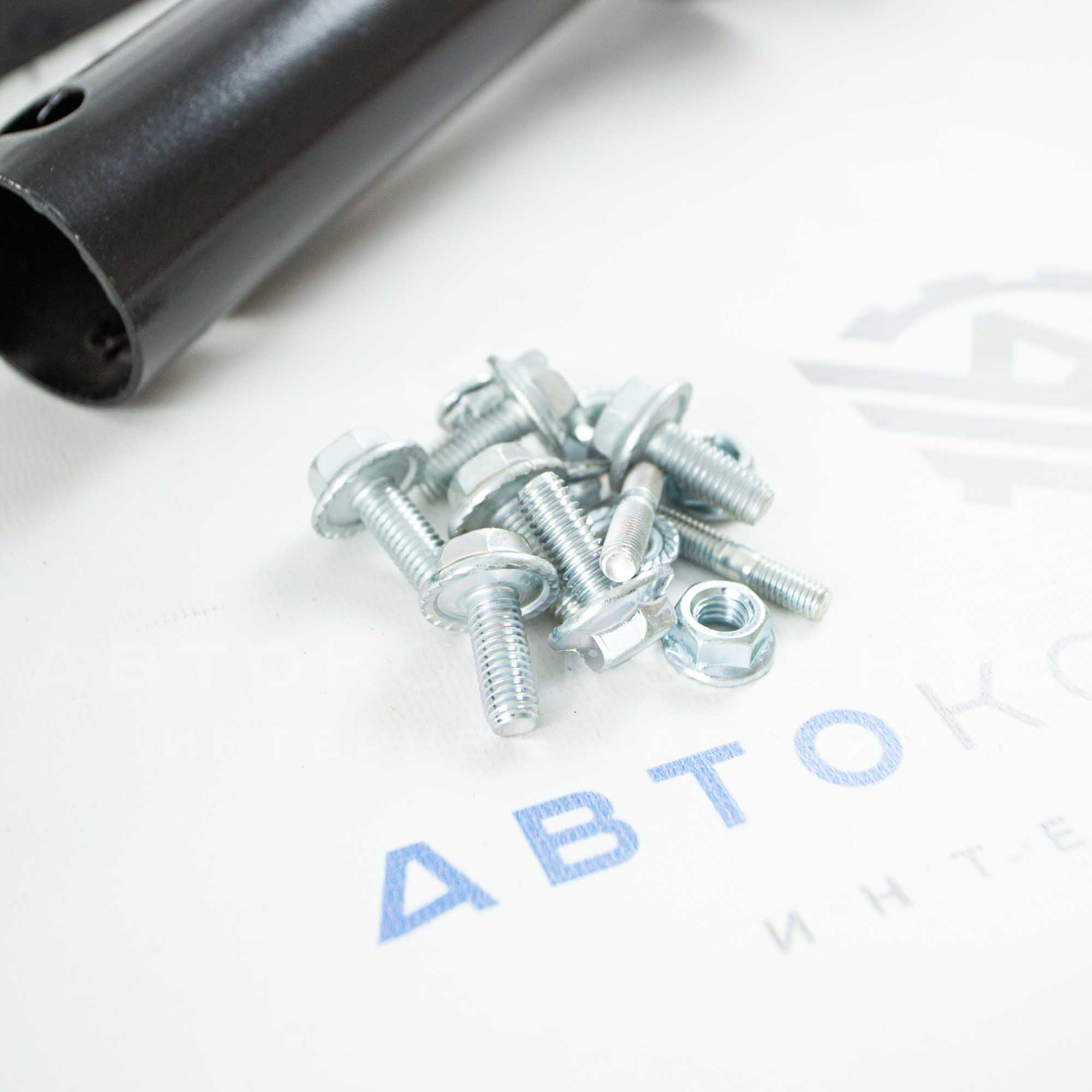 Балка (усилитель) переднего бампера с кронштейнами Лада Нива 4х4