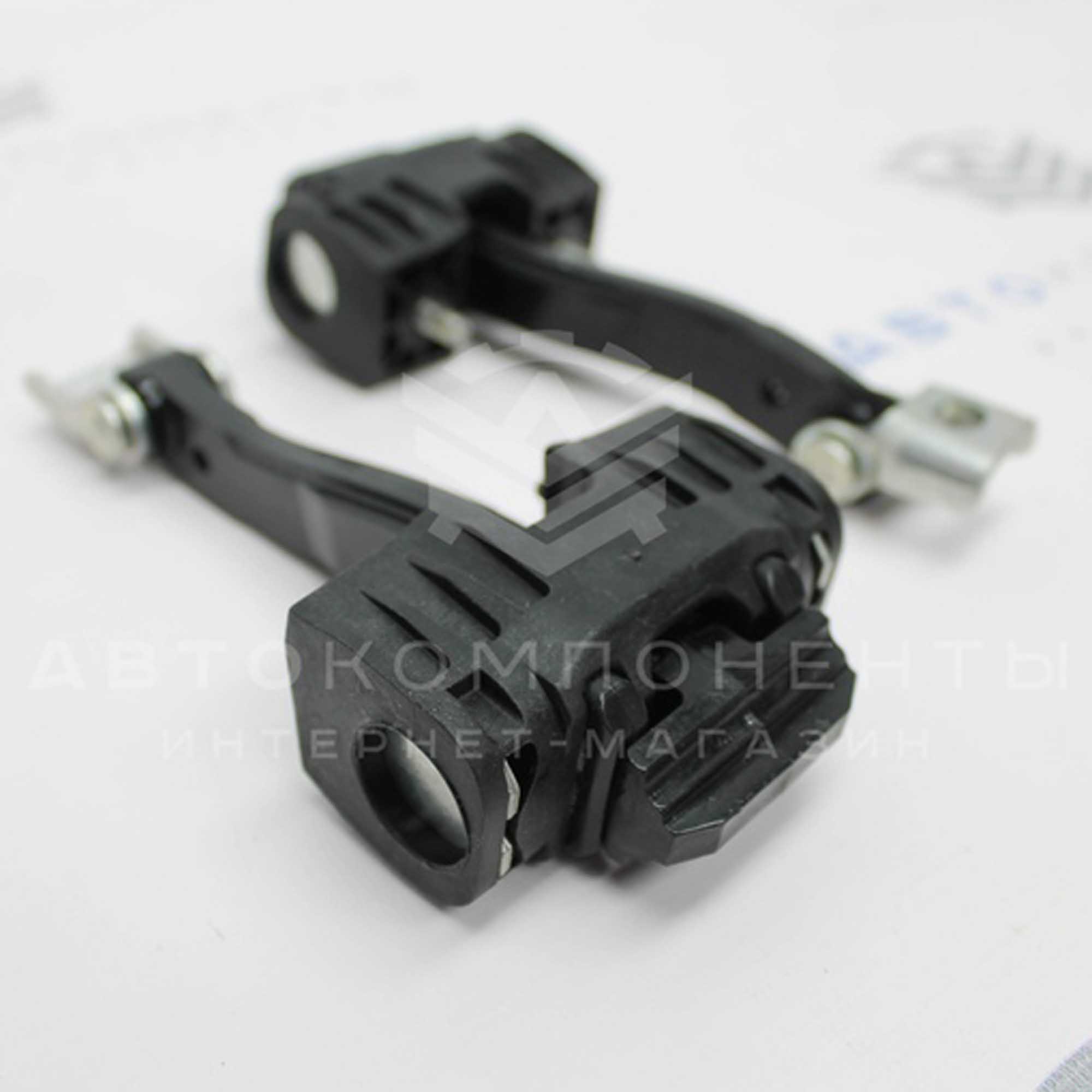 Ограничители хода передних дверей нового образца Лада 4х4 Нива Урбан