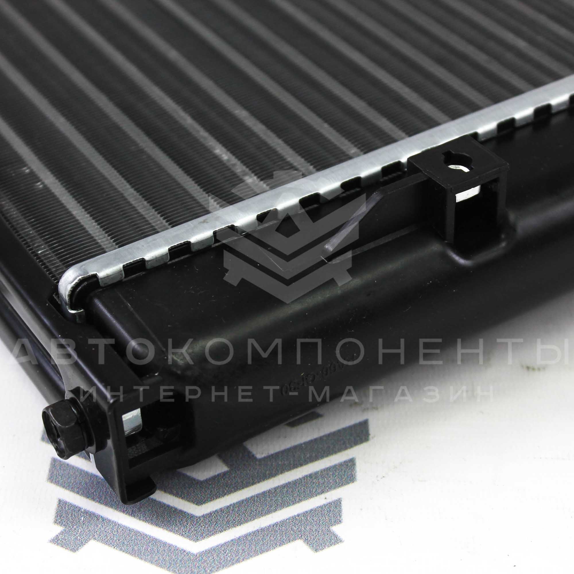 Радиатор охлаждения "LUZAR" Лада Приора (кондиционер HALLA)