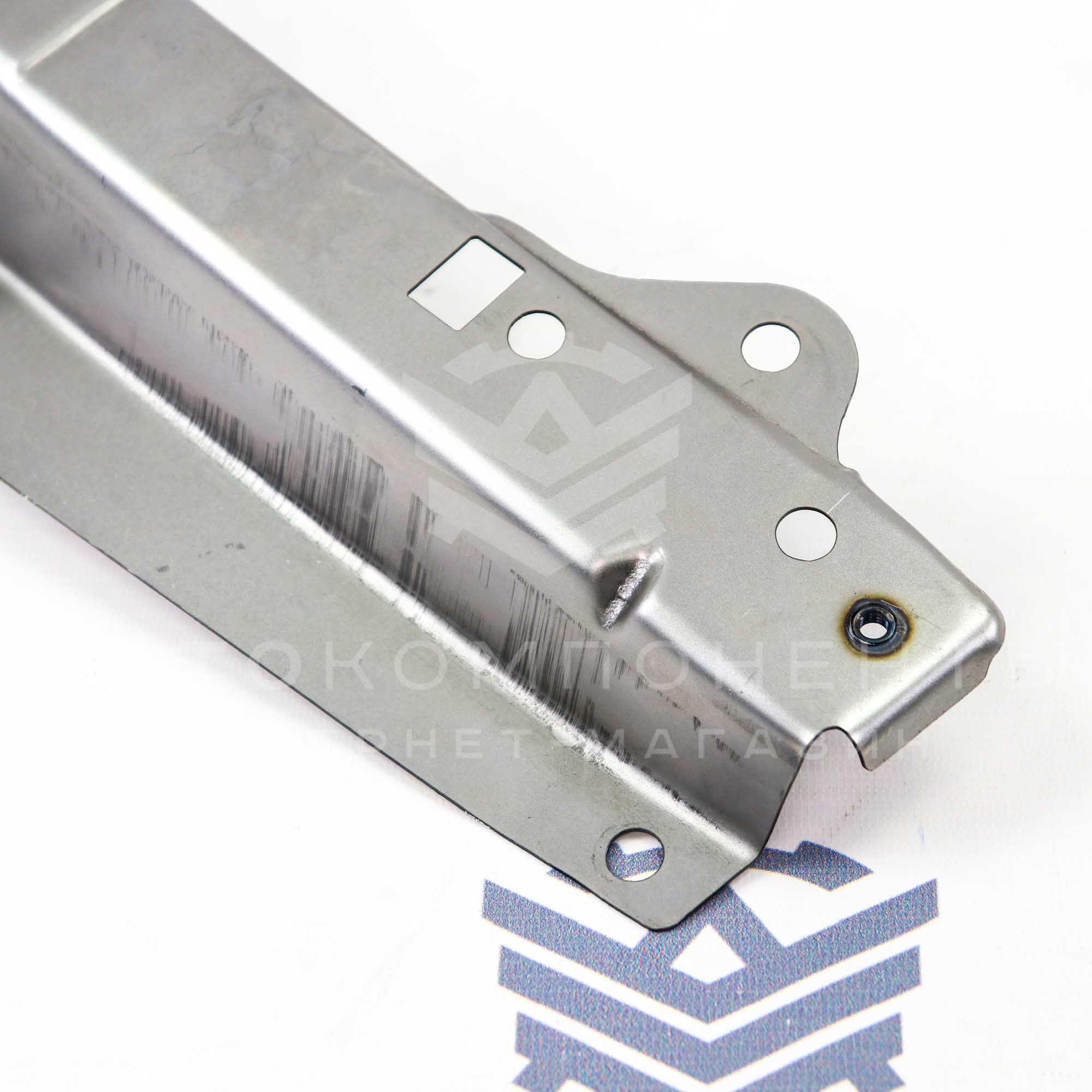 Кронштейн крепления правый (верхний) переднего крыла Лада Приора