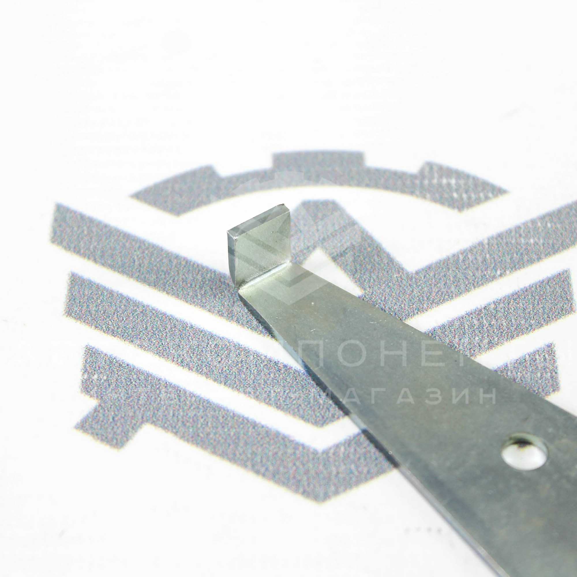 Планка для фиксации заглушек распредвалов 16 кл двигателей