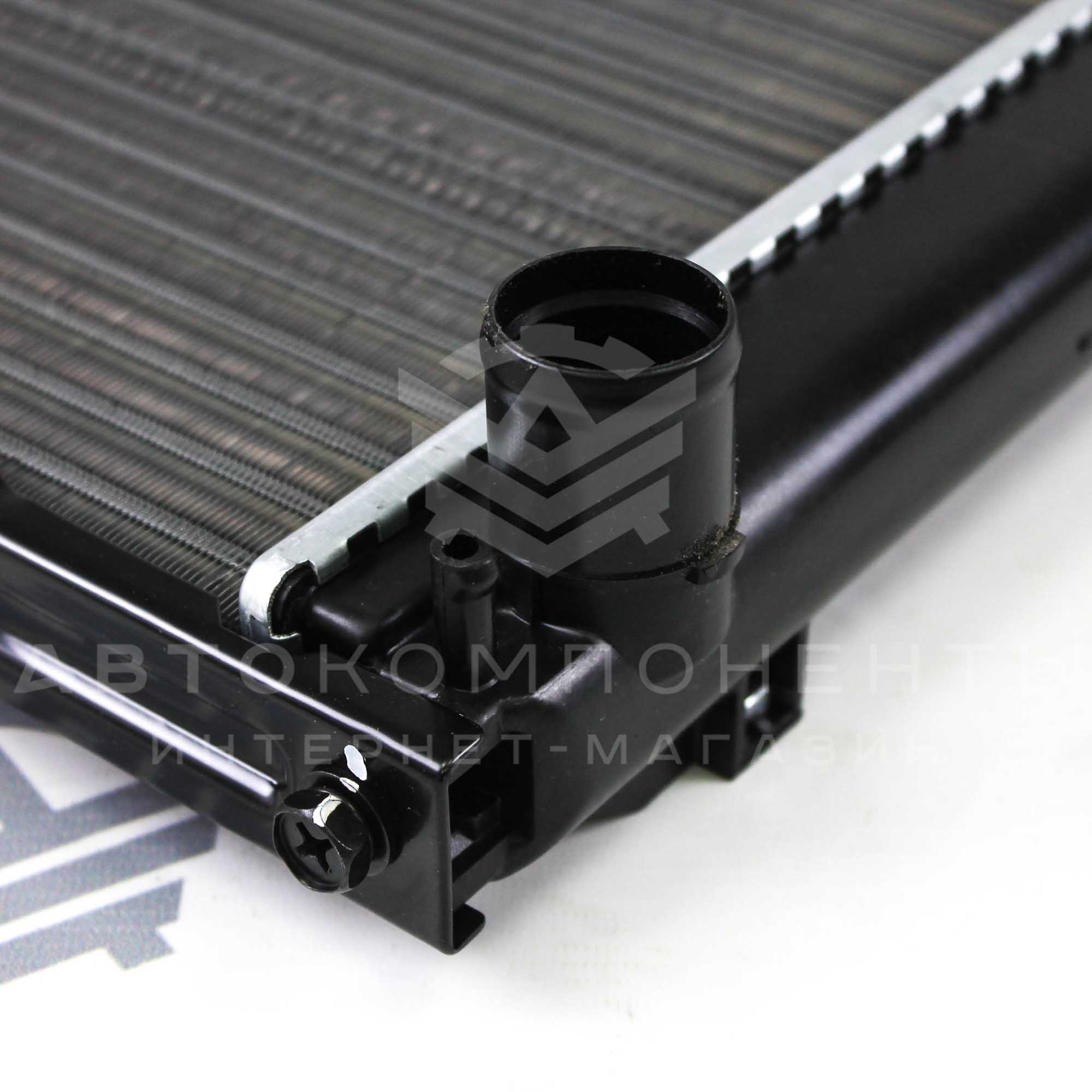 Радиатор охлаждения "LUZAR" Лада Приора (кондиционер HALLA)