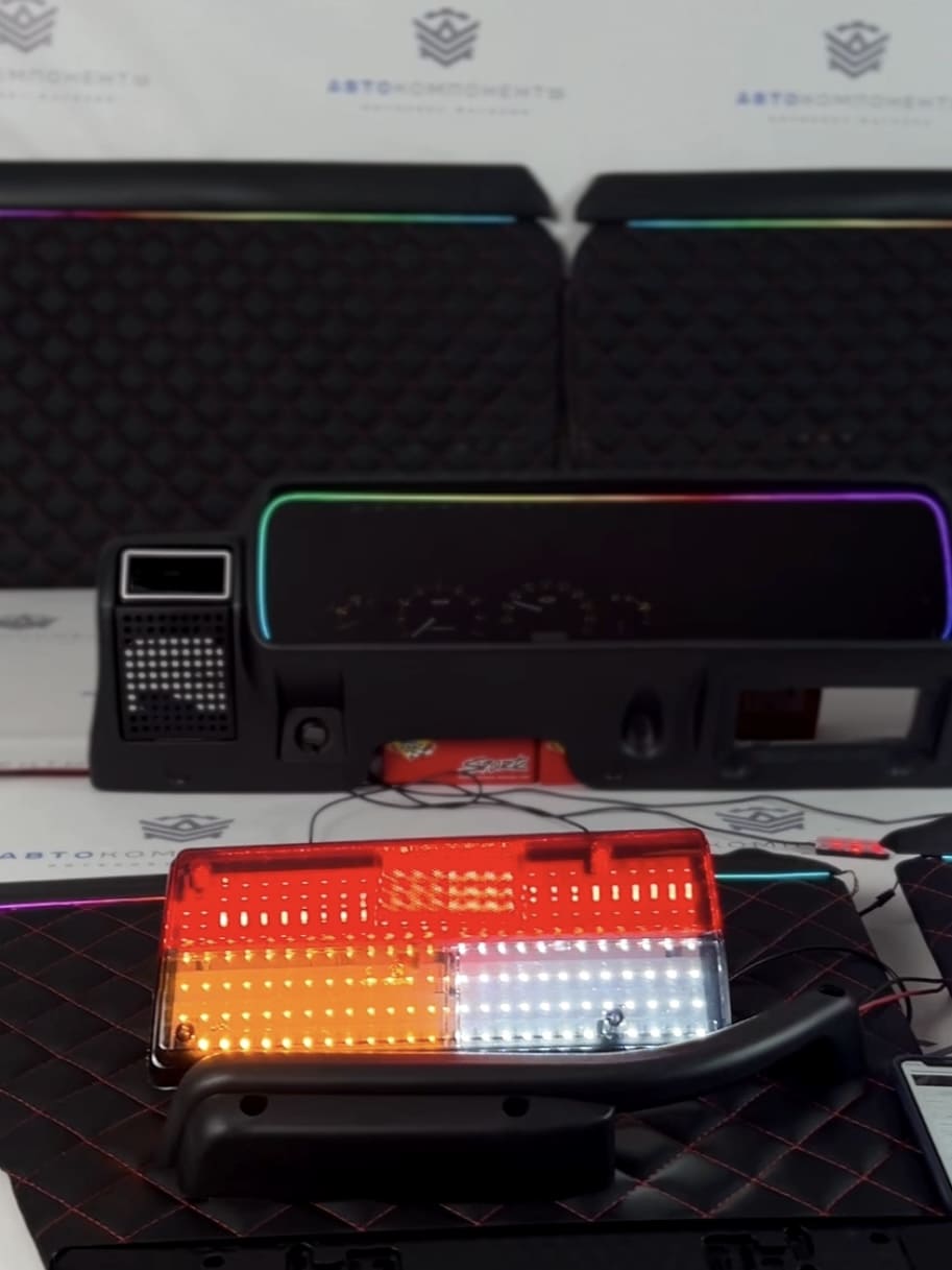 Комплект салона в коже (Обшивки дверей + контурная подсветка) ВАЗ 2107