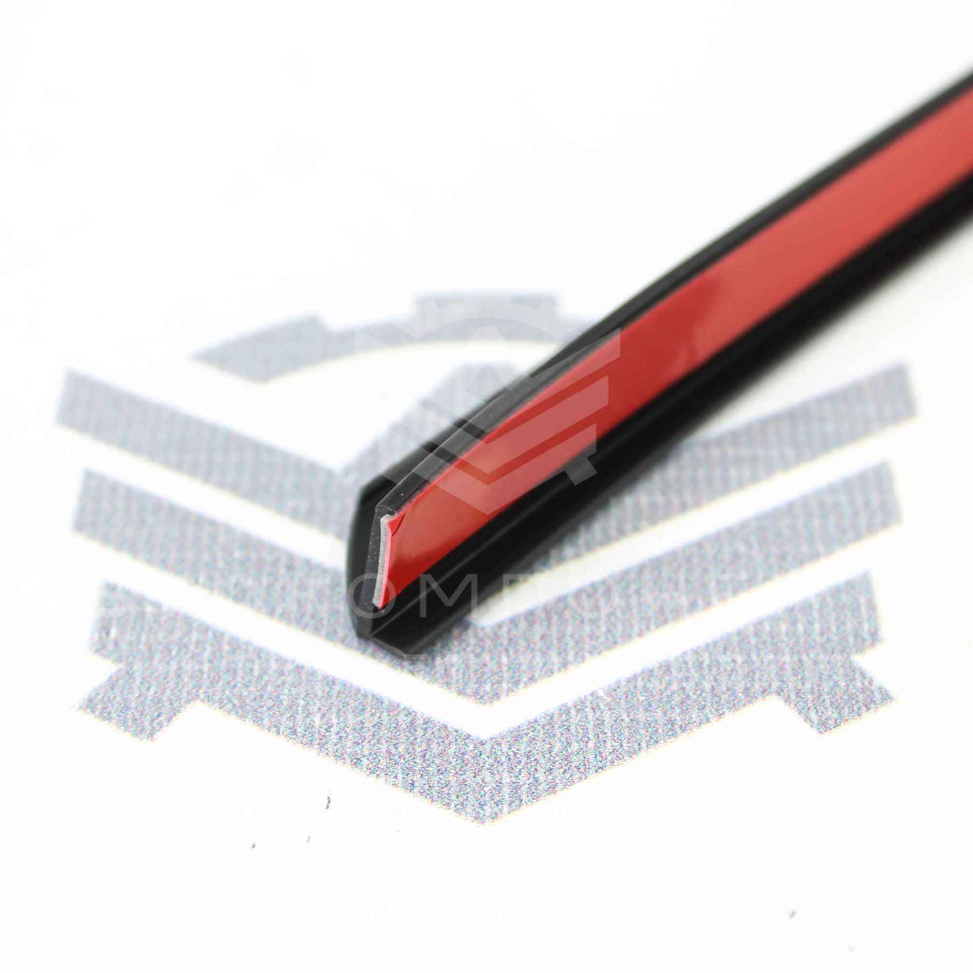 Водосток (дефлектор лобового стекла) универсальный