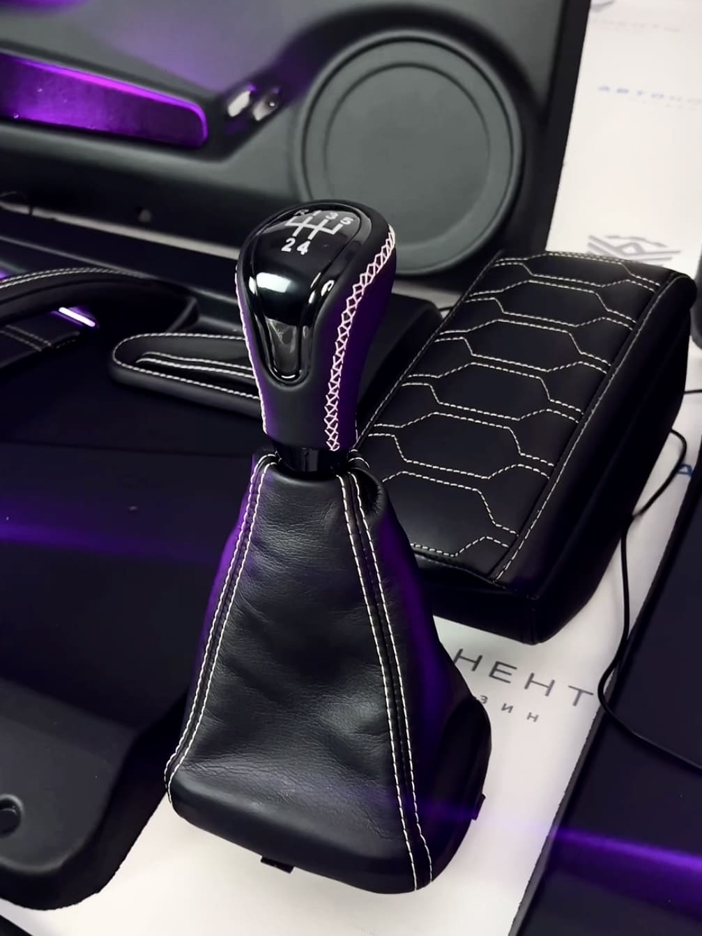 Комплект салона в коже (Евро-обшивки + контурная подсветка) ВАЗ 2114-2115