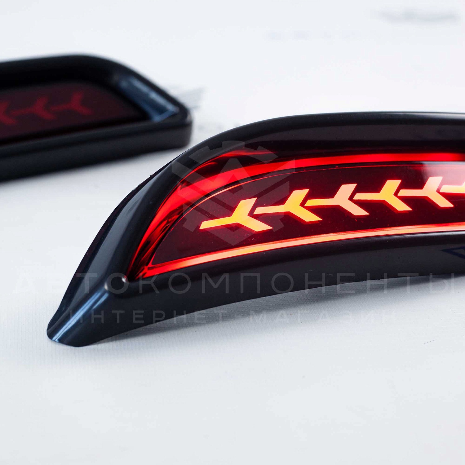 Диодные накладки бампера аля-лексус на Лада Приора 2 , красные с узором "Y" ZFT-393 (6)