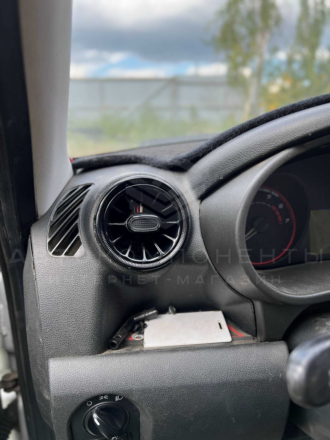 Сопло вентиляции AMG (модифицированное) с подсветкой Лада Гранта, Калина 2, Ларгус (черное) Сопло вентиляции AMG (модифицированное) с подсветкой Лада Гранта, Калина 2, Ларгус (черное)