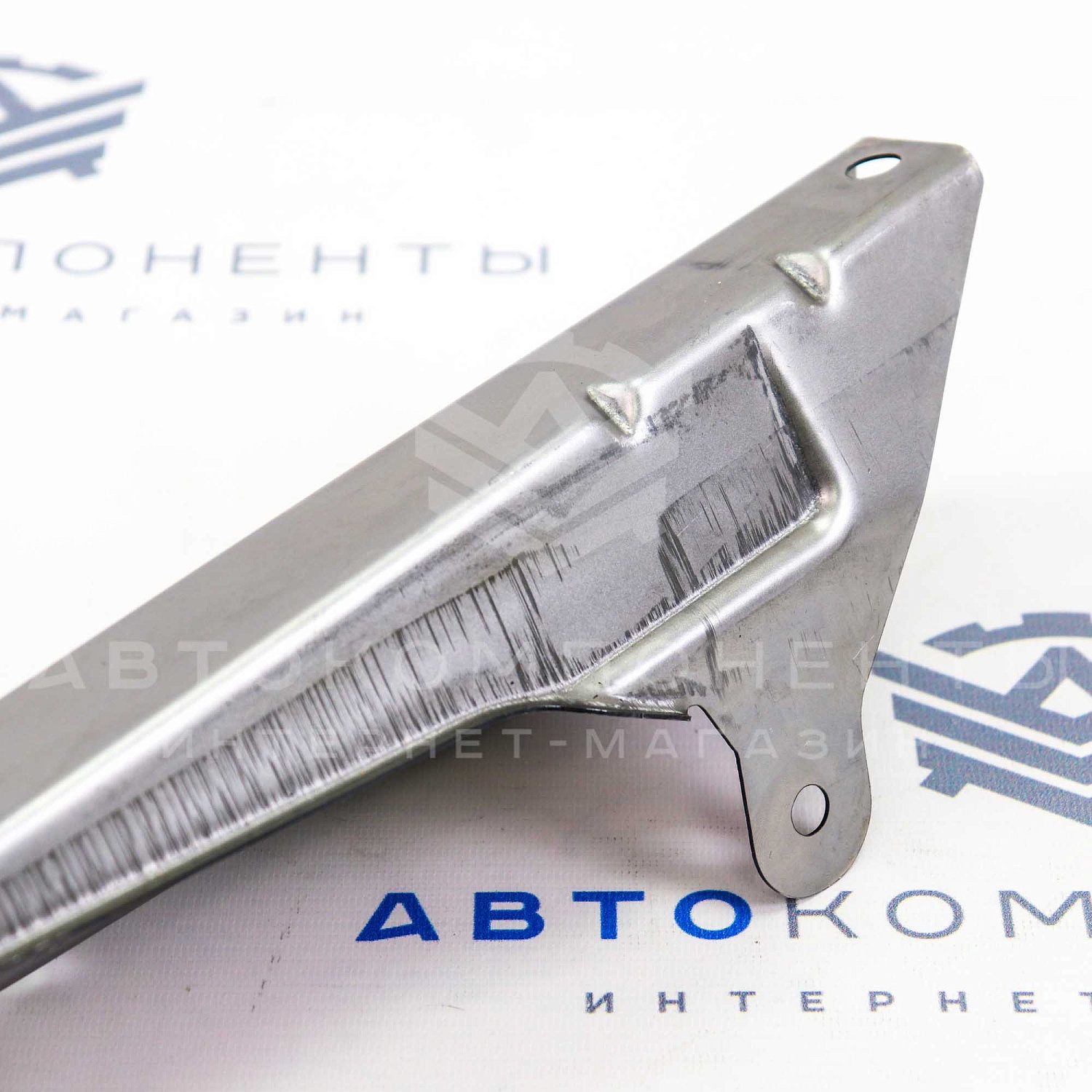 Кронштейн крепления правый (верхний) переднего крыла Лада Приора