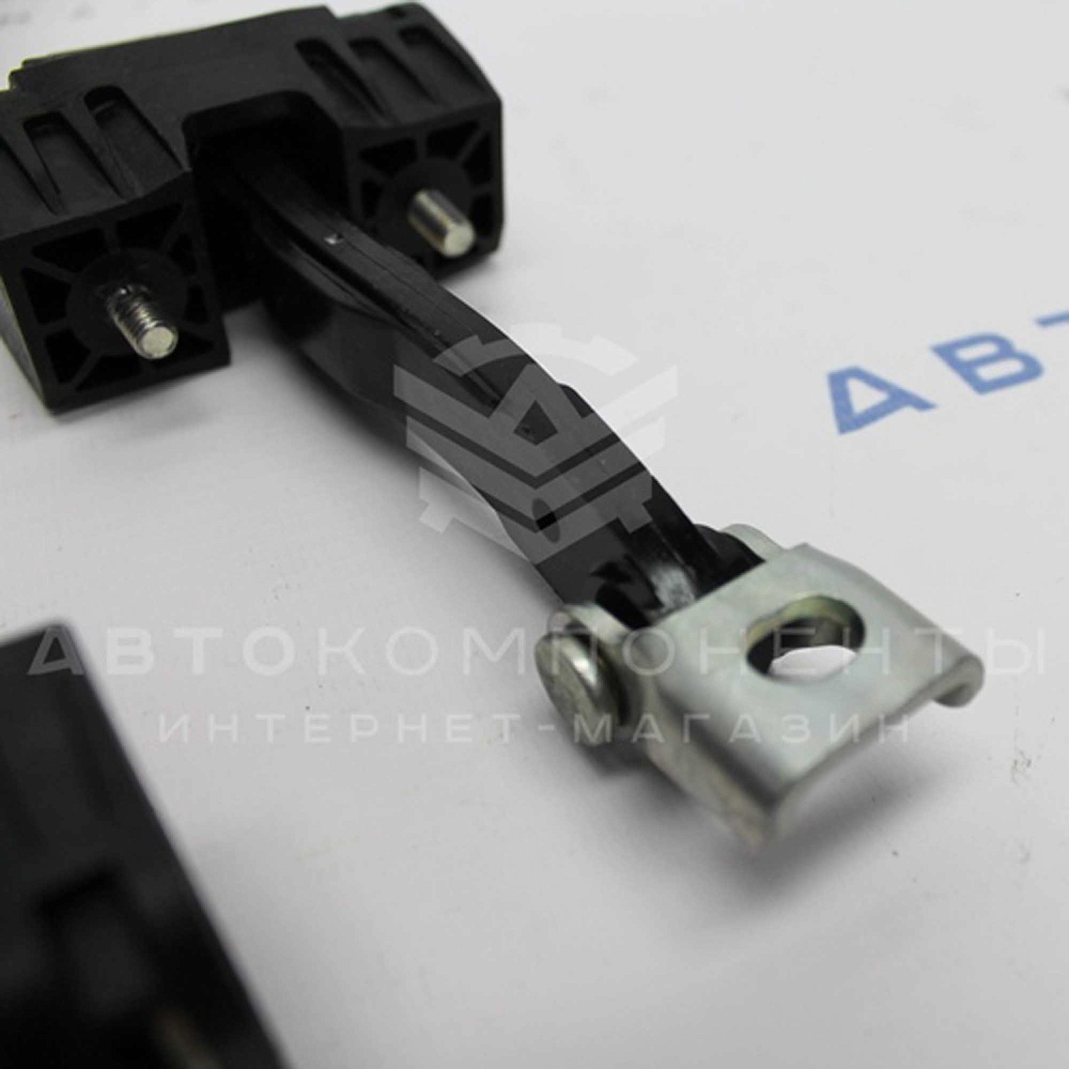 Ограничители хода передних дверей нового образца Лада 4х4 Нива Урбан