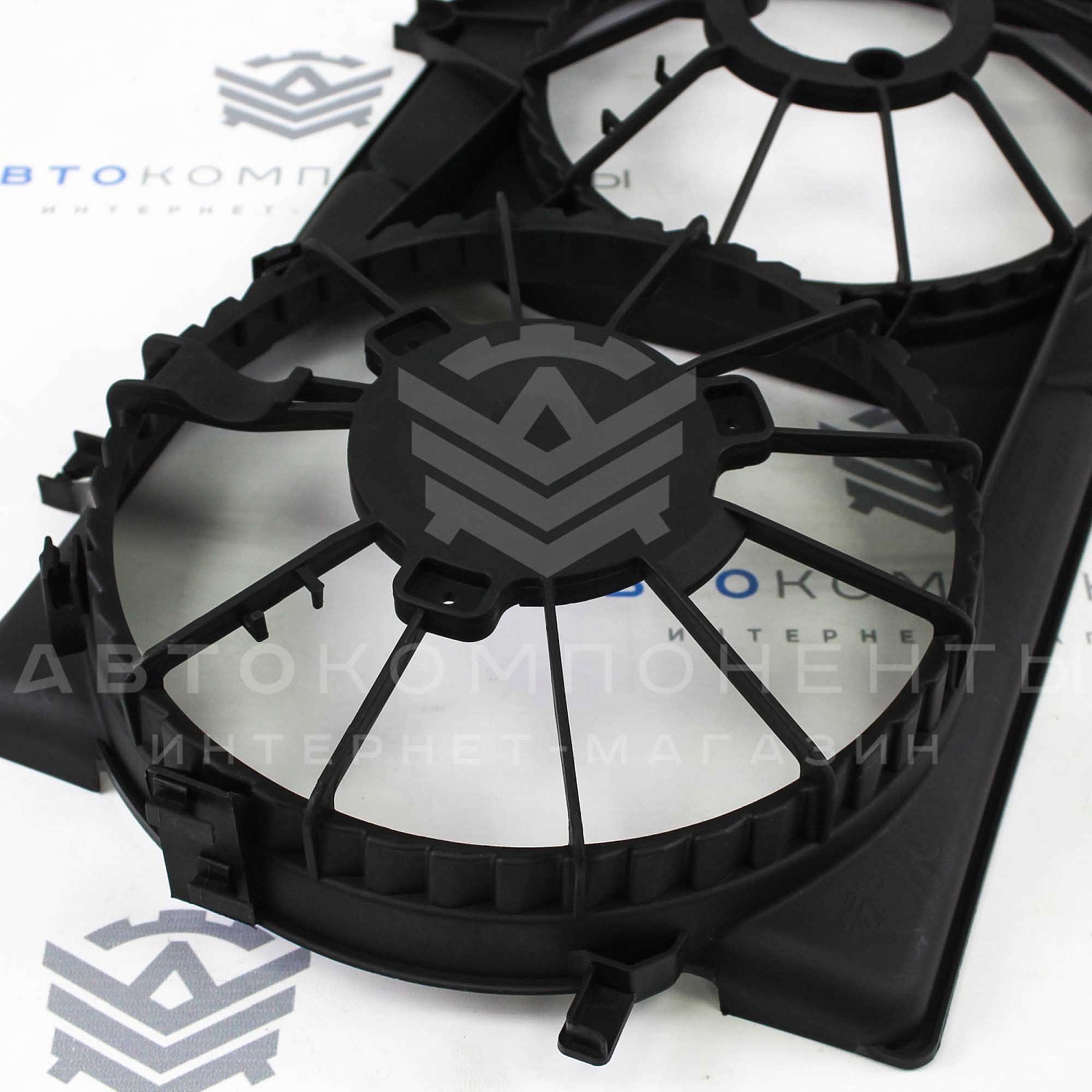 Диффузор (кожух) вентилятора охлаждения двигателя Лада Приора (с кондиционером HАLLA)