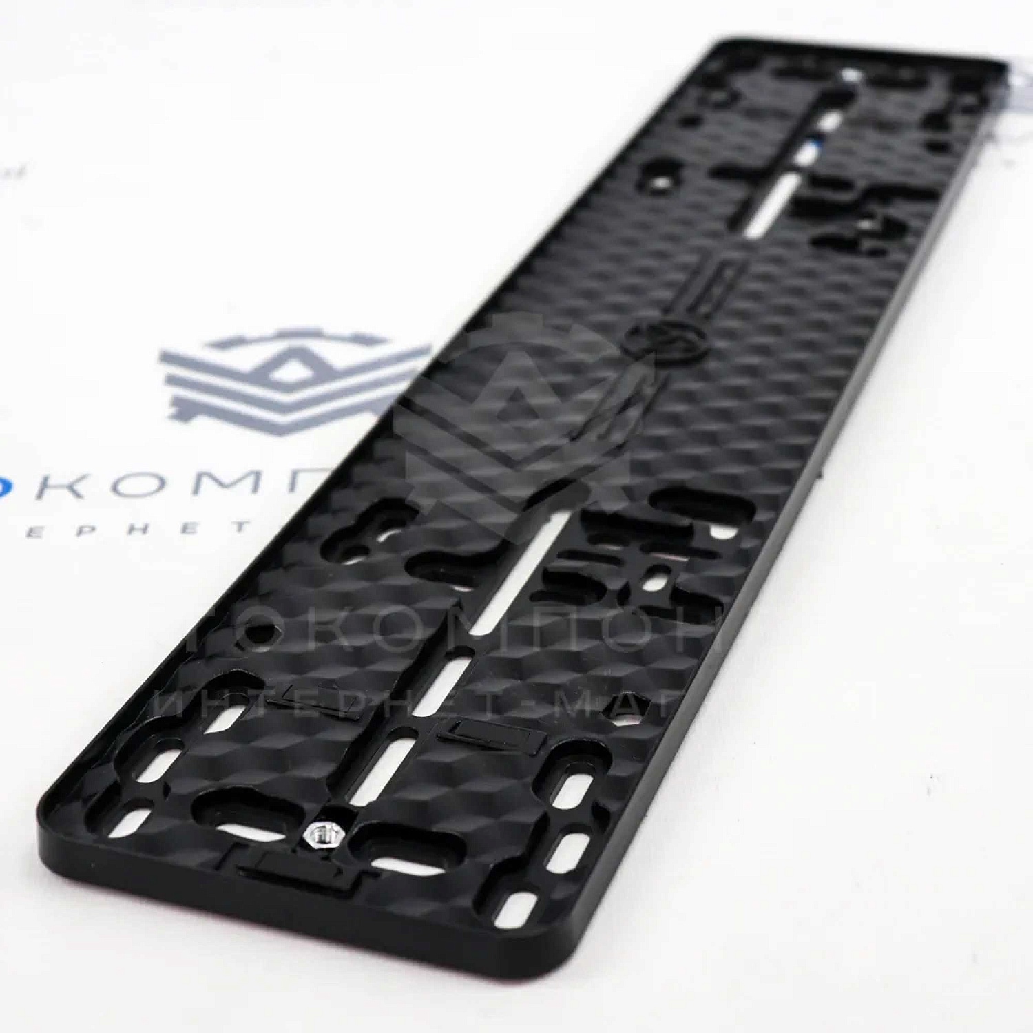 Пластиковая рамка номера на магнитах