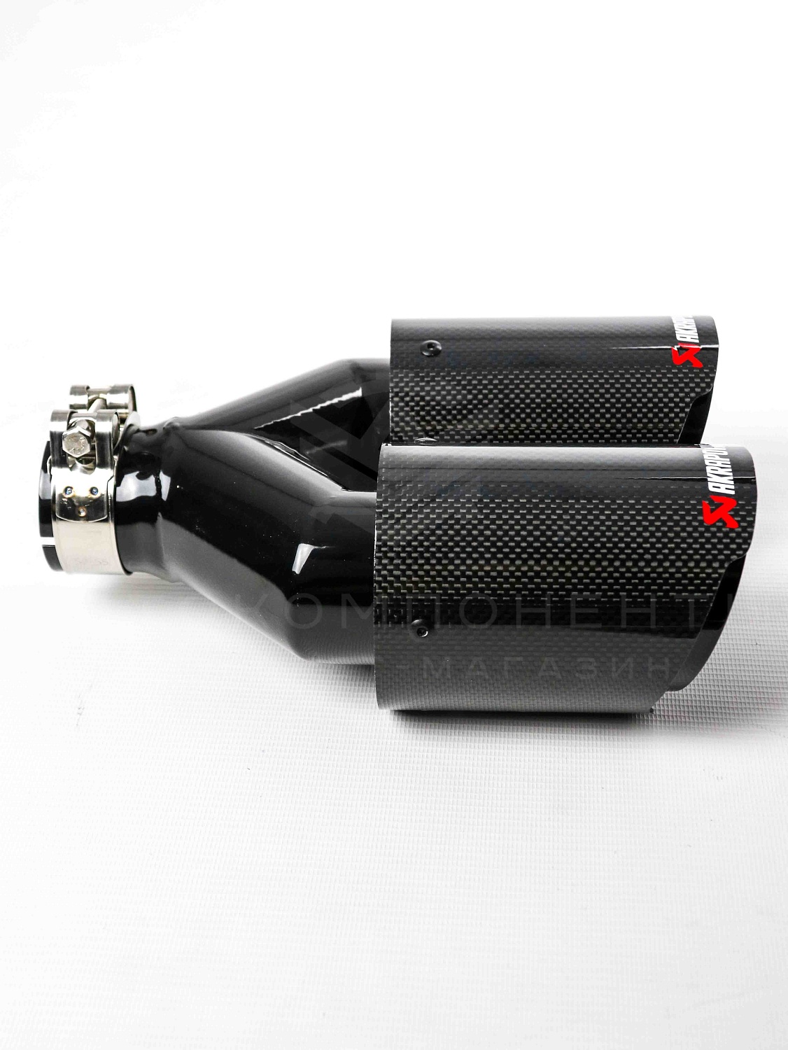 Раздвоенная насадка AKRAPOVIC (открытого типа) на глушитель (прямая) 51-89мм (карбон, черная)