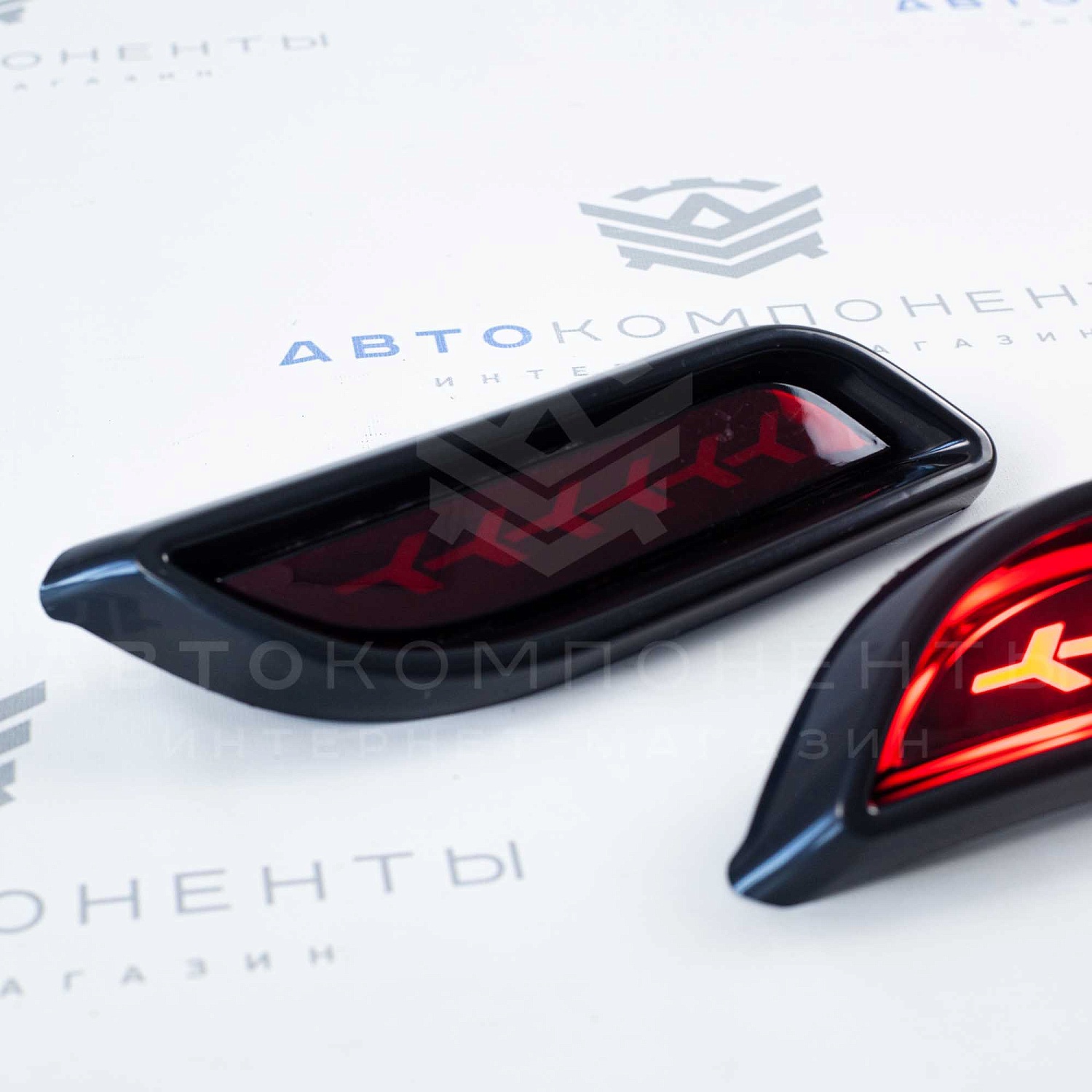 Диодные накладки бампера аля-лексус на Лада Приора 2 , красные с узором "Y" ZFT-393 (6)