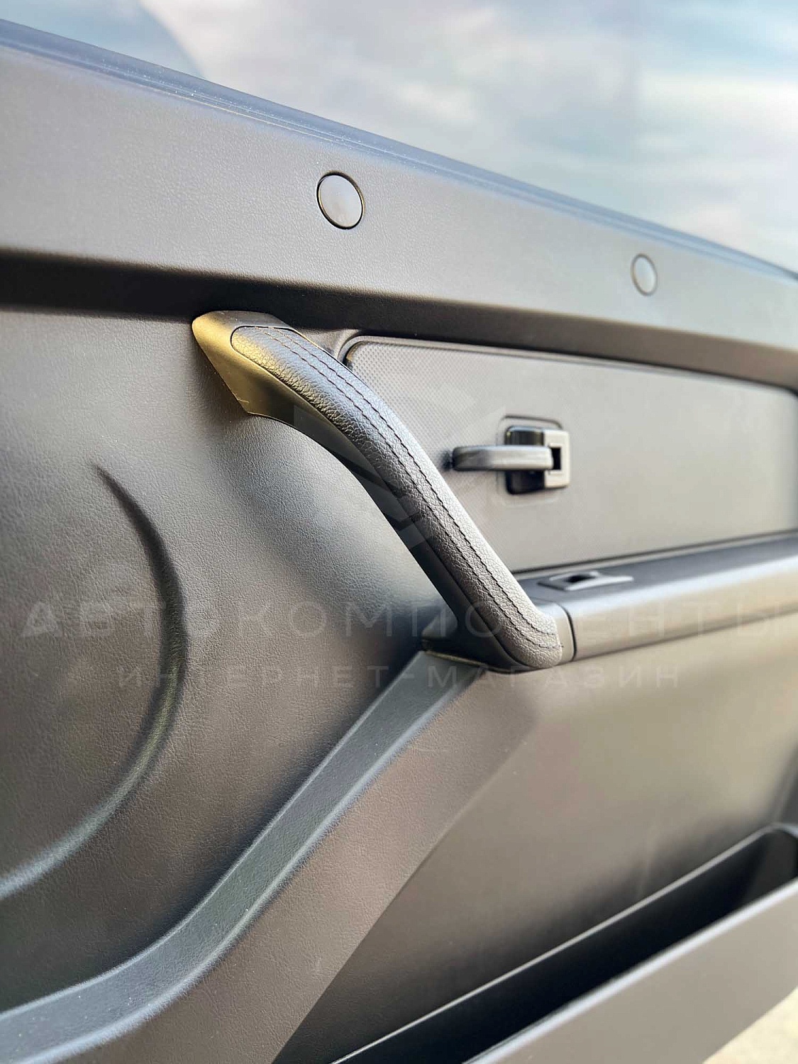 Внутренние ручки обшивок дверей (в коже) Лада Нива 4х4 Урбан