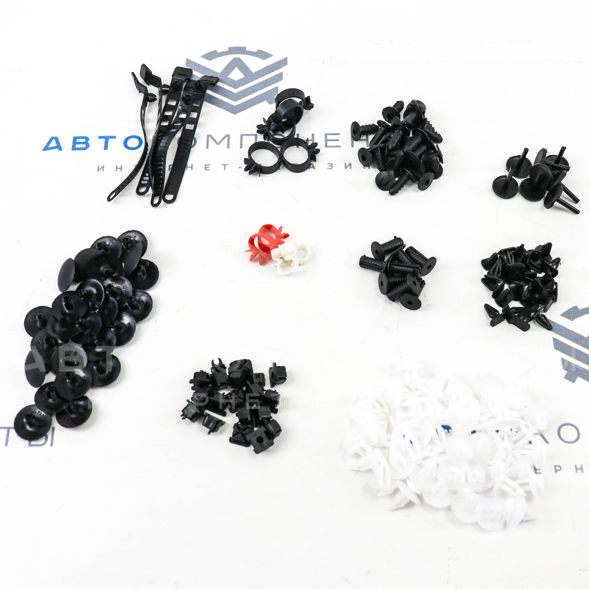 Набор пластмассовых изделий на кузов Лада Калина