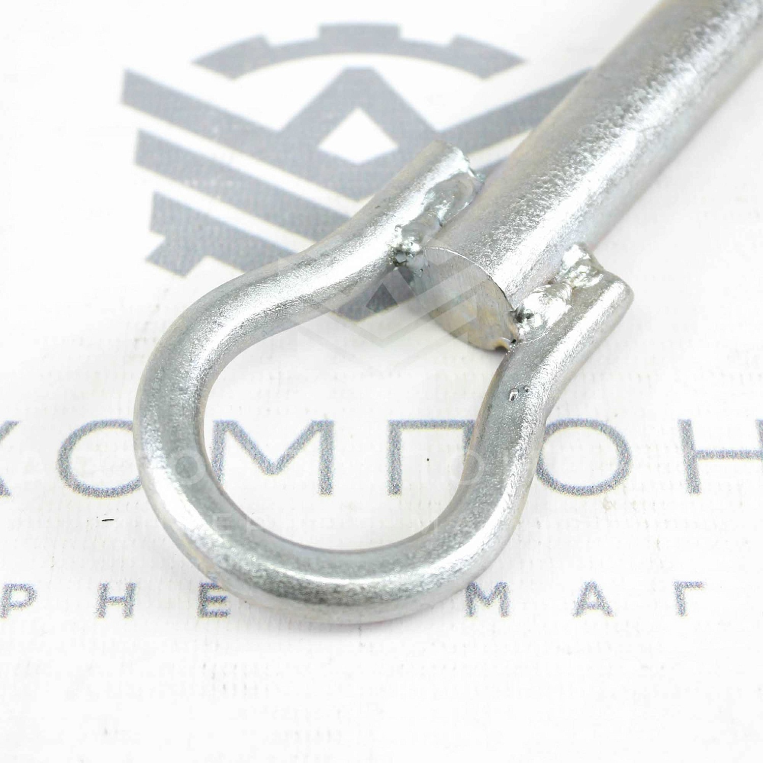 Буксировочный крюк (проушина) переднего бампера Лада Приора 2