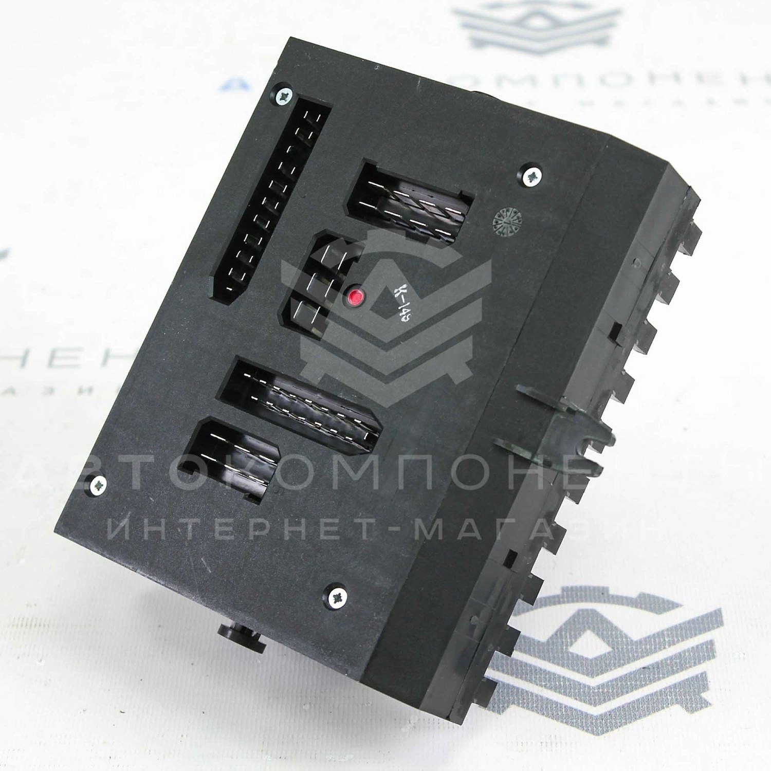 Монтажный блок предохранителей и реле (в сборе) ВАЗ 2110-2112