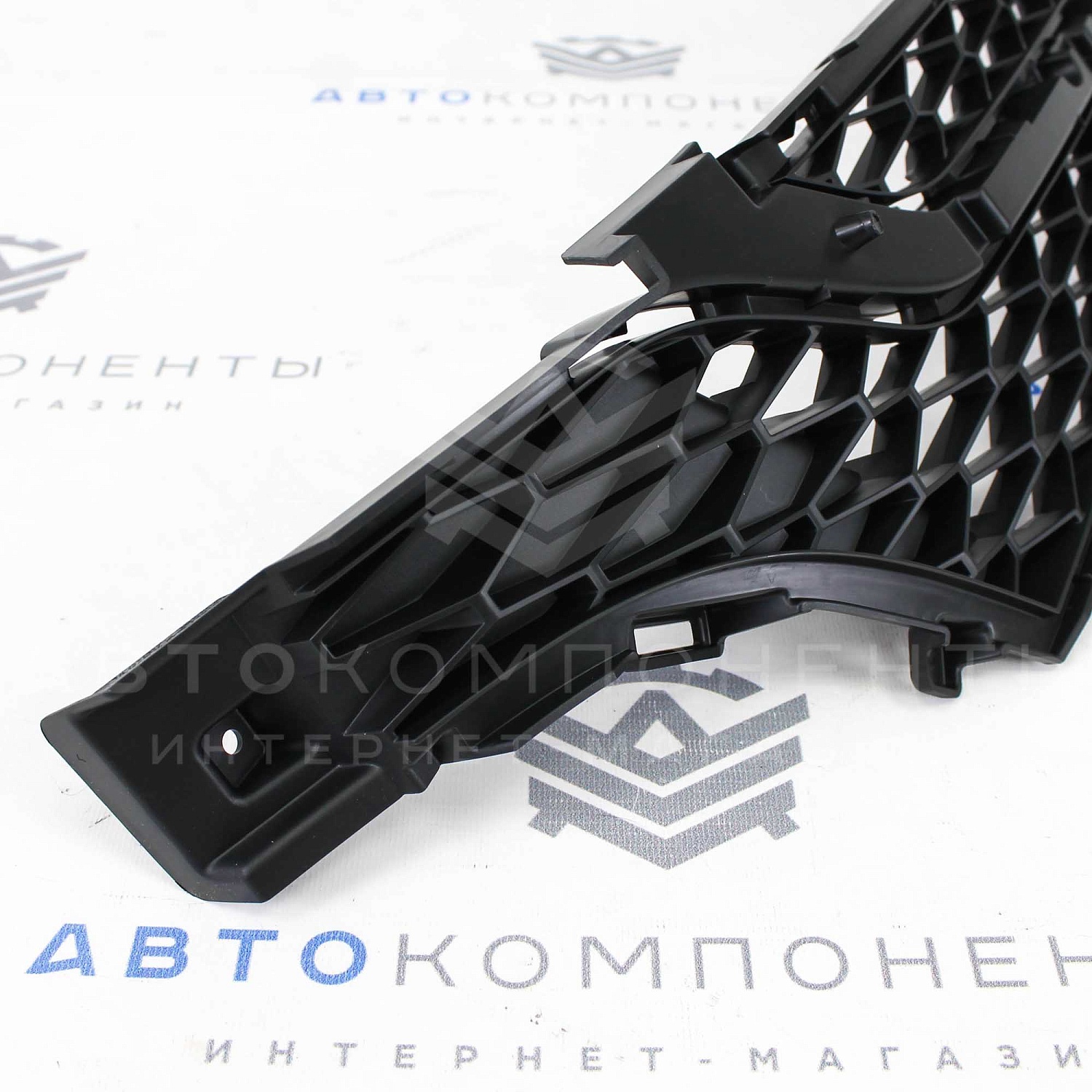 Оригинальная решетка в передний бампер Лада Vesta SW CROSS