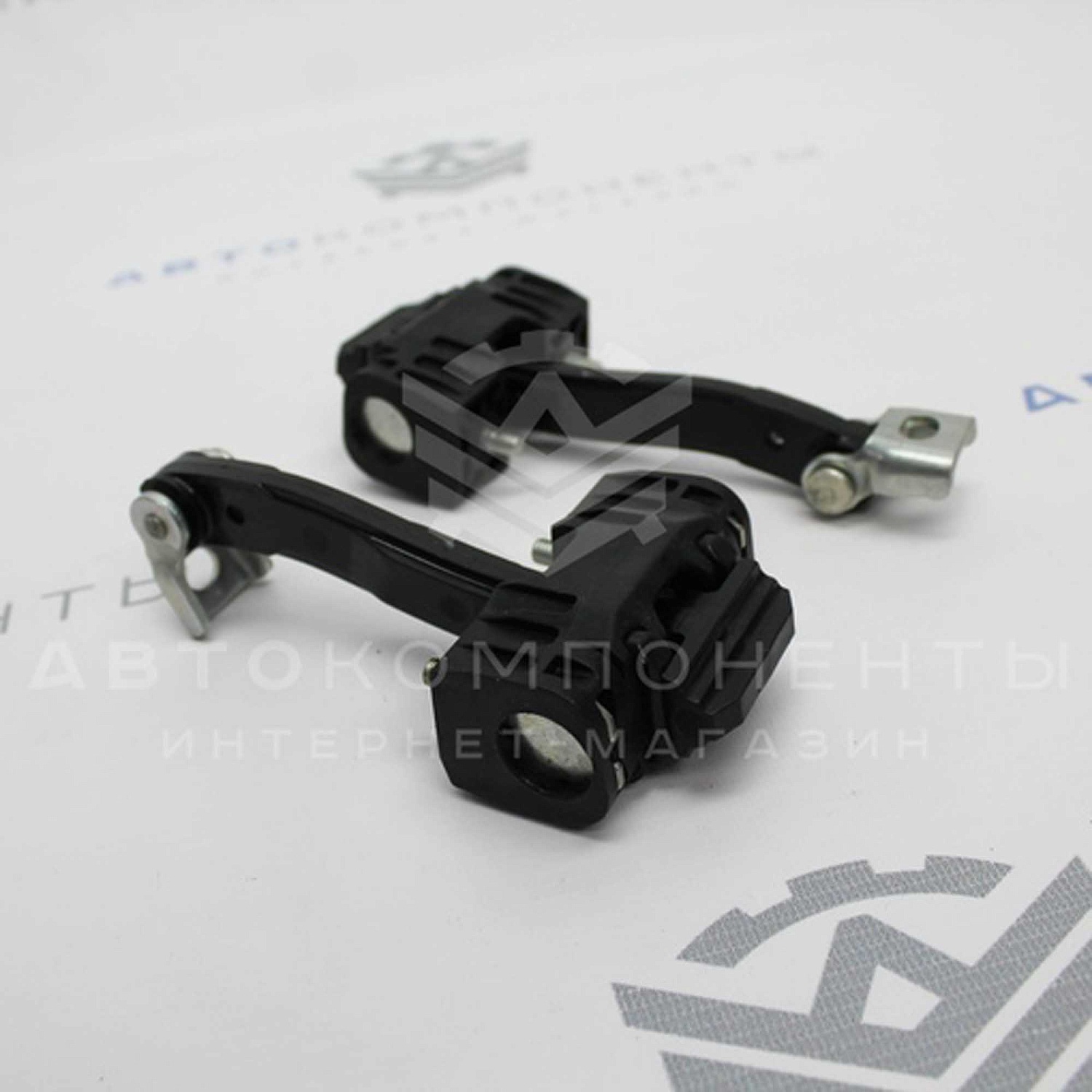 Ограничители хода передних дверей нового образца Лада 4х4 Нива Урбан