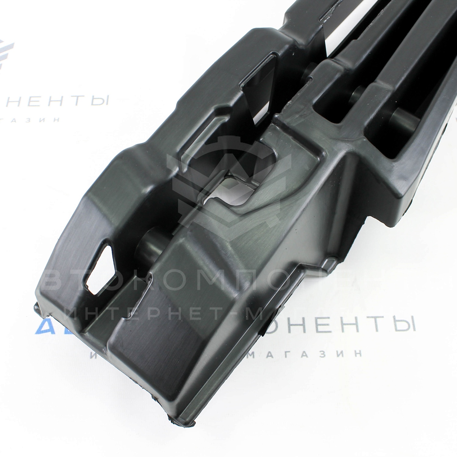 Усилитель переднего бампера (нового образца) Лада Приора 2