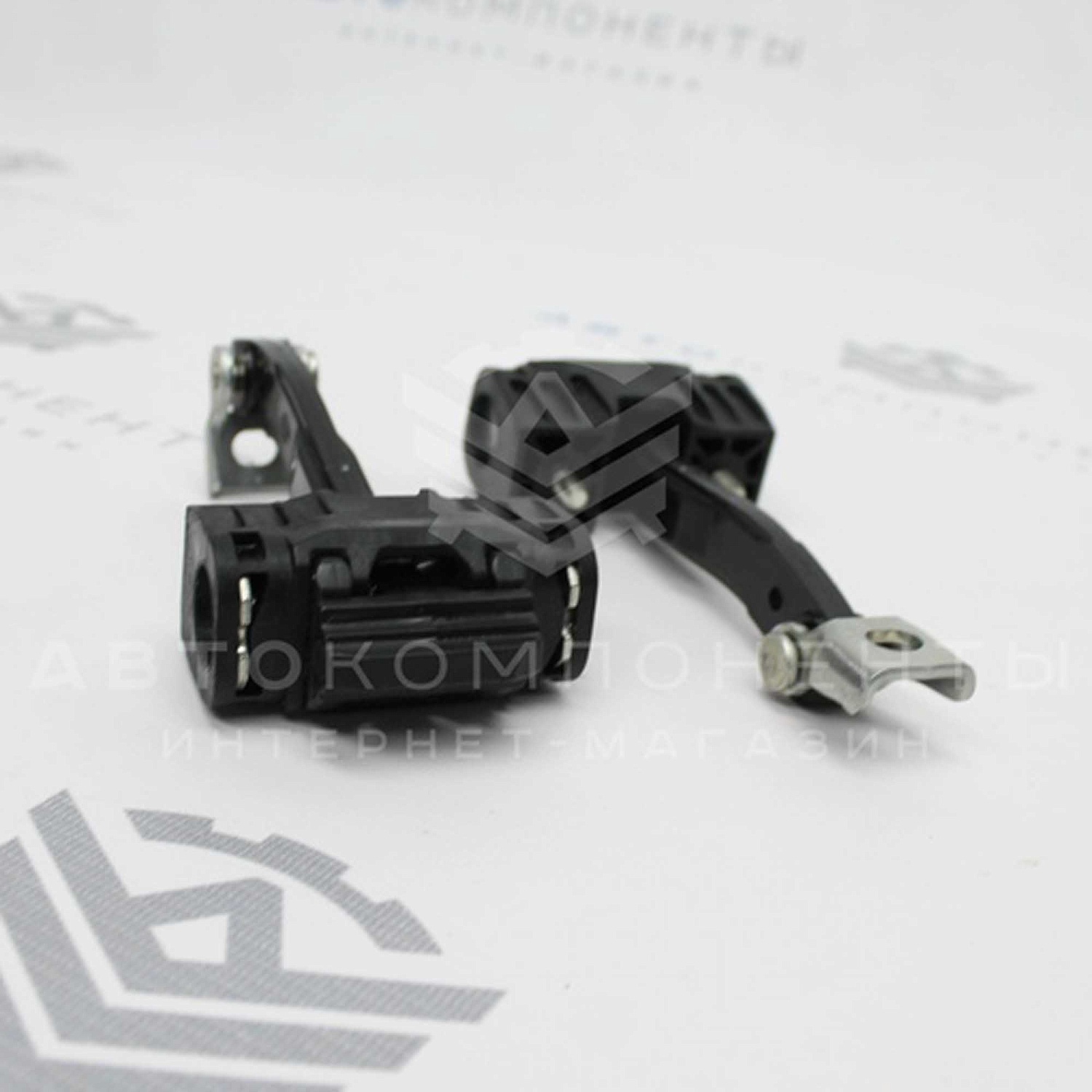 Ограничители хода передних дверей нового образца Лада 4х4 Нива Урбан