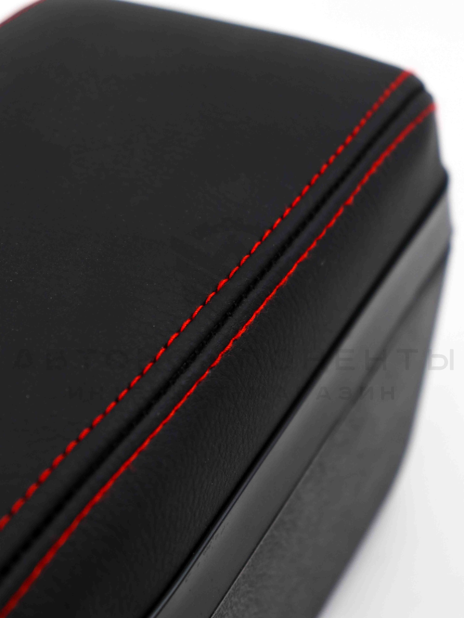 Подлокотник с боксом "Sal-Man" (в коже) Лада Приора (красная нить)