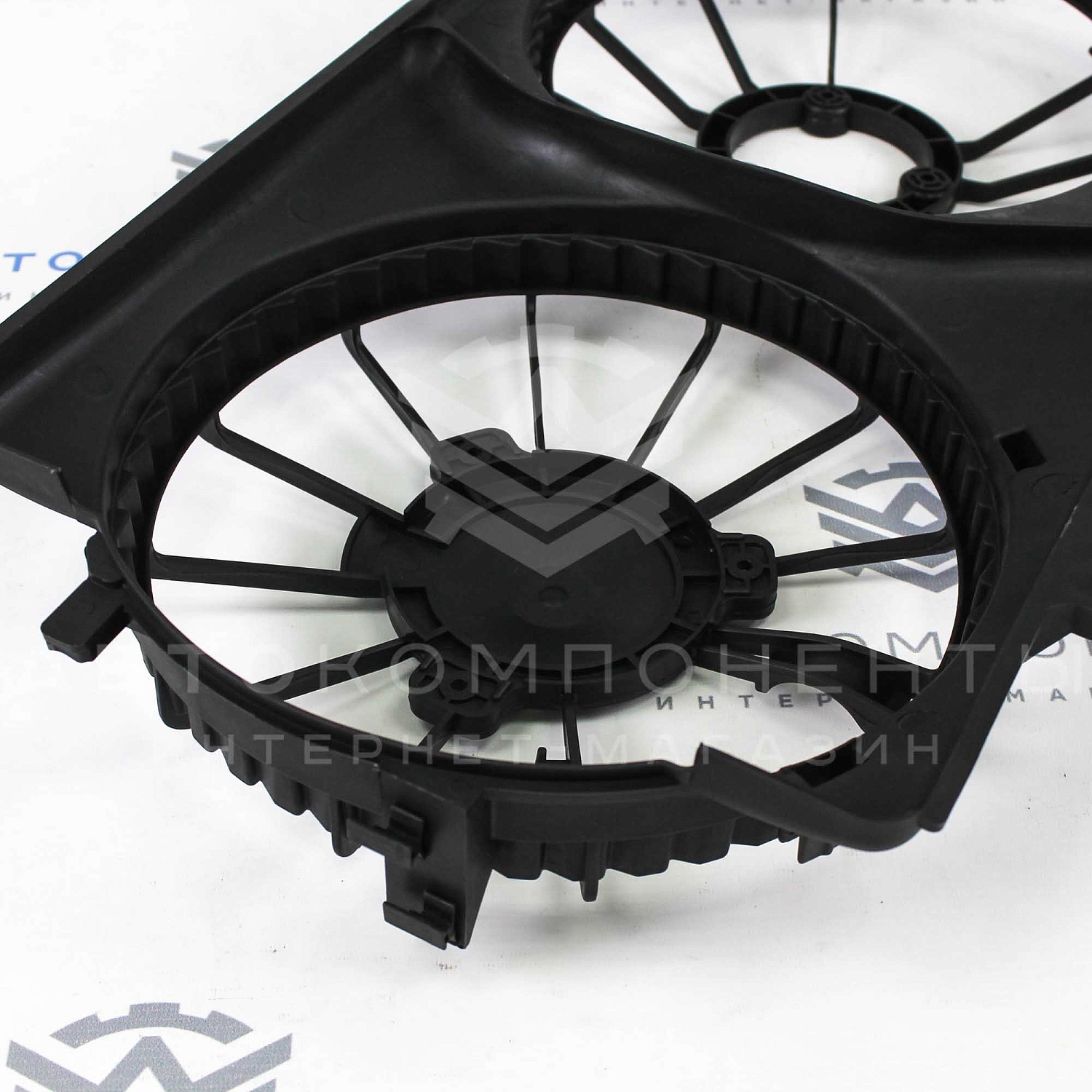 Диффузор (кожух) вентилятора охлаждения двигателя Лада Приора (с кондиционером HАLLA)