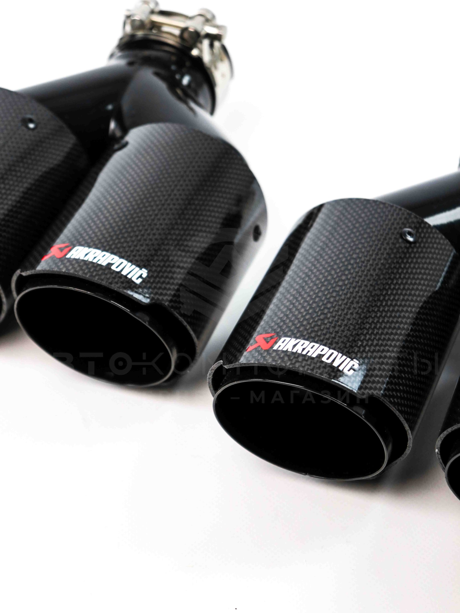 Раздвоенные насадки AKRAPOVIC (открытого типа) на глушитель 51-89мм (карбон, черные) (2 шт)