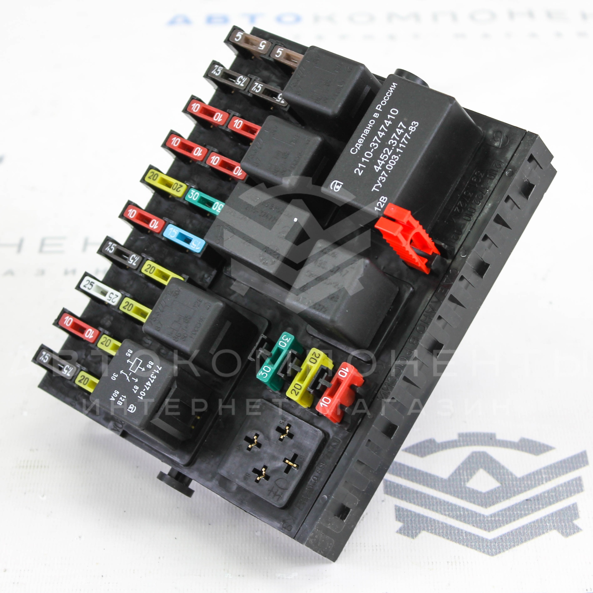 Монтажный блок предохранителей и реле (в сборе) ВАЗ 2110-2112