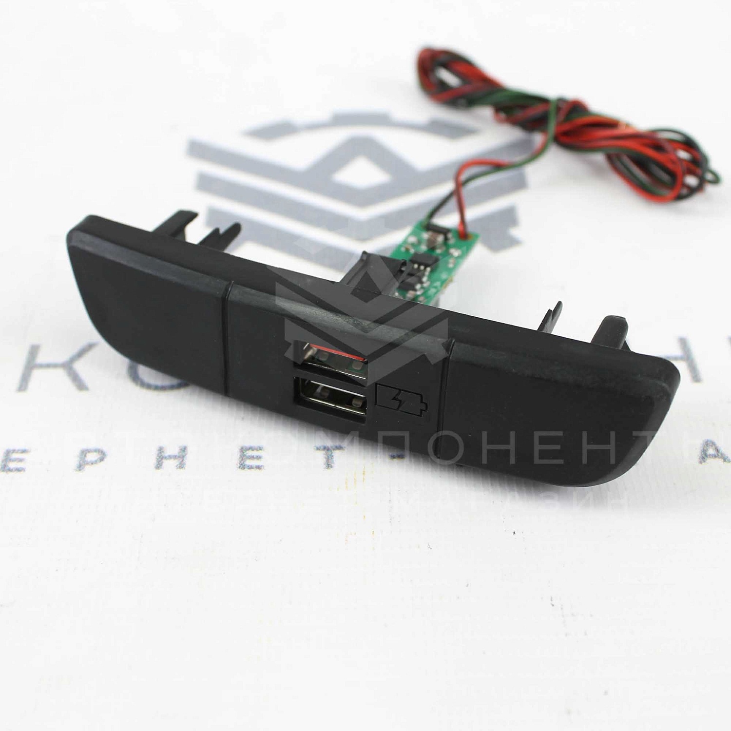 USB-зарядное устройство (на 2 слота посередине) Лада Vesta