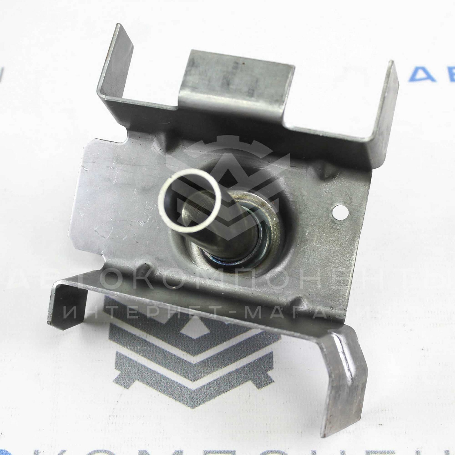 Кронштейн буксировочного крюка Лада Приора 2