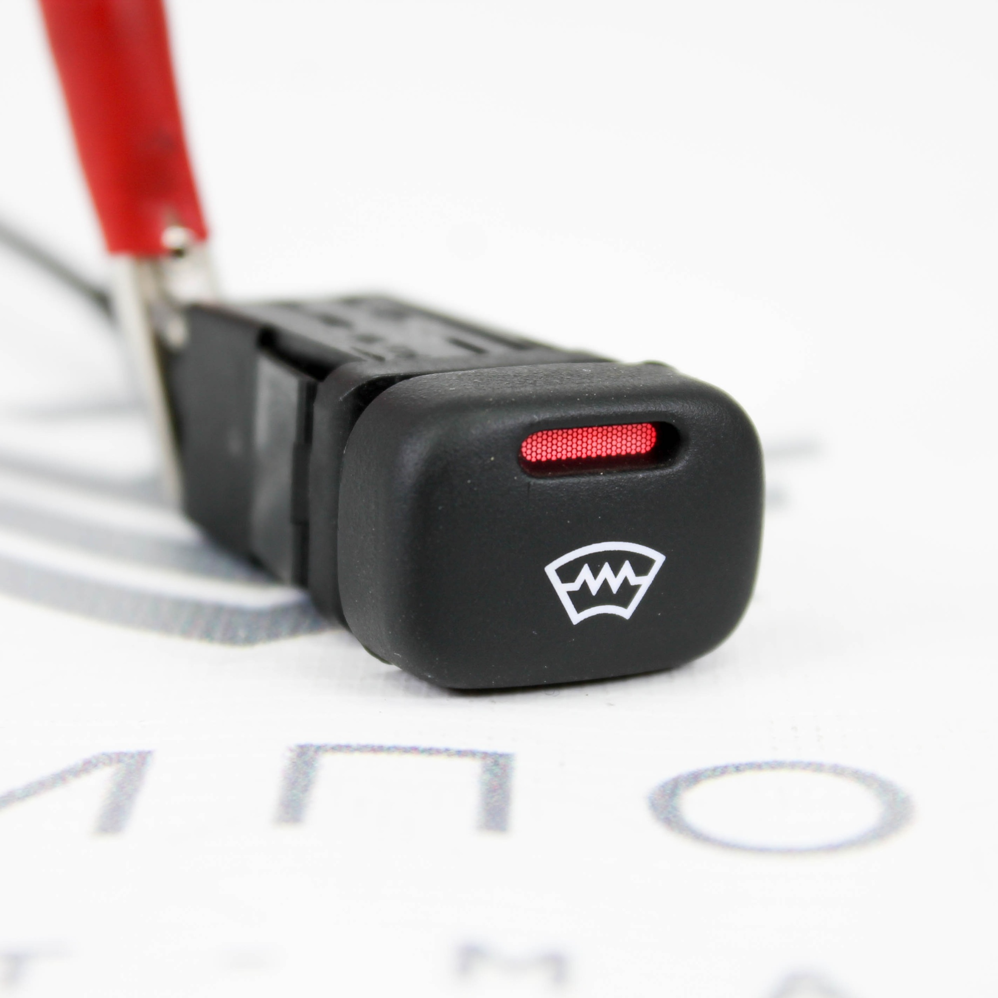 Пересвеченная кнопка обогрева лобового стекла на ВАЗ 2110-2115, Калина, Шевроле нива