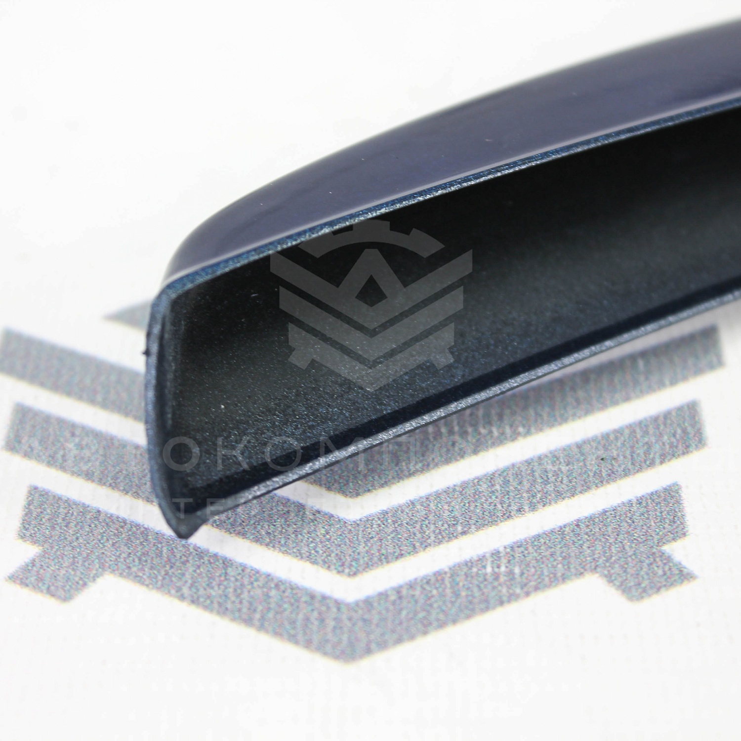 Лип-спойлер (узкий) Лада Приора (хэтчбек) в цвет кузова