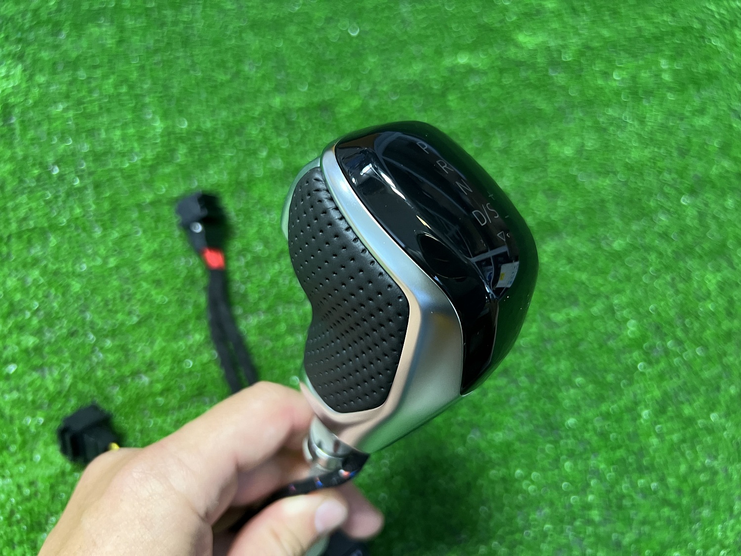 Ручка КПП c белой подсветкой (с перфорацией) Volkswagen, Skoda