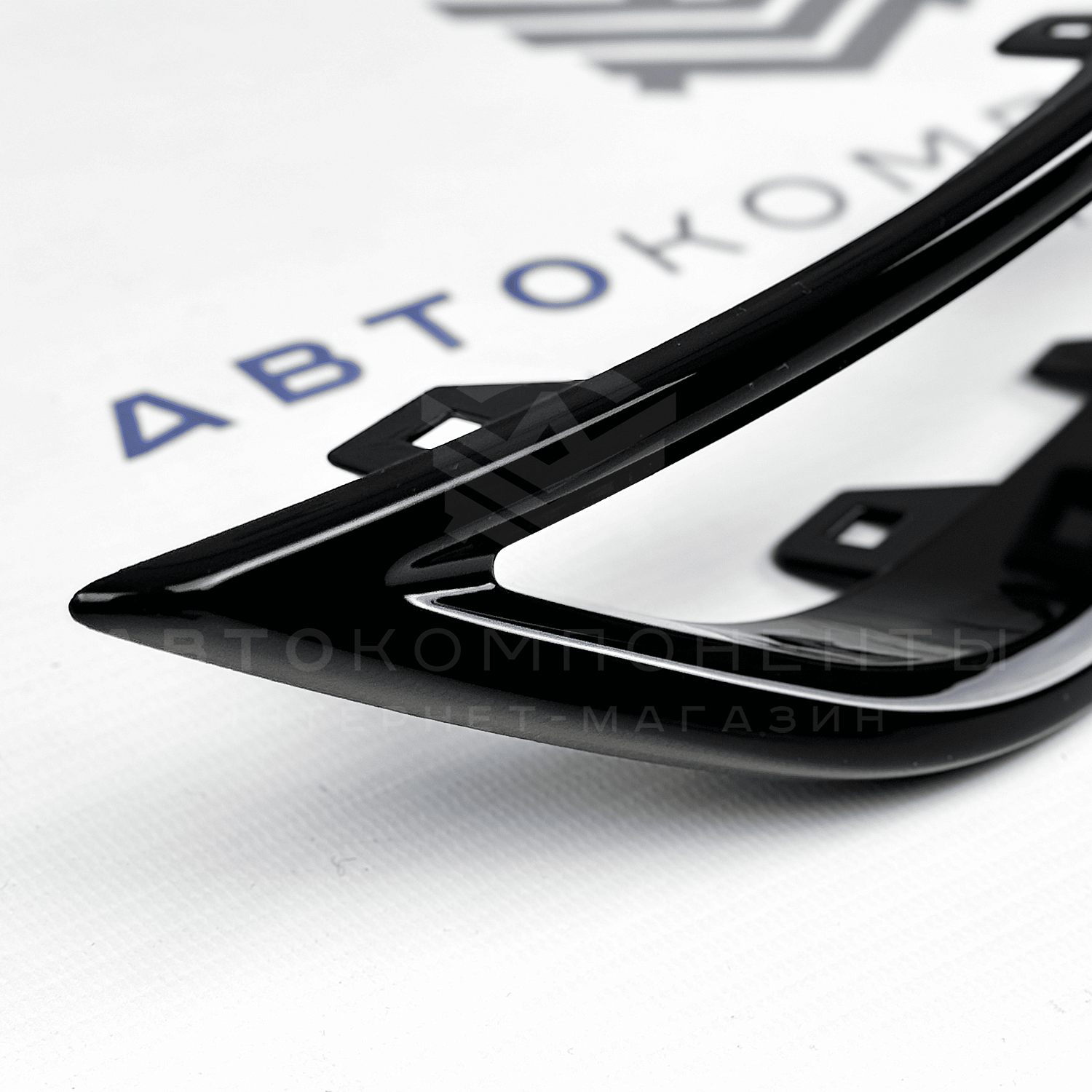 Накладки (вставки) заднего бампера (имитация выхлопа) Лада Vesta NG (чёрный глянец)