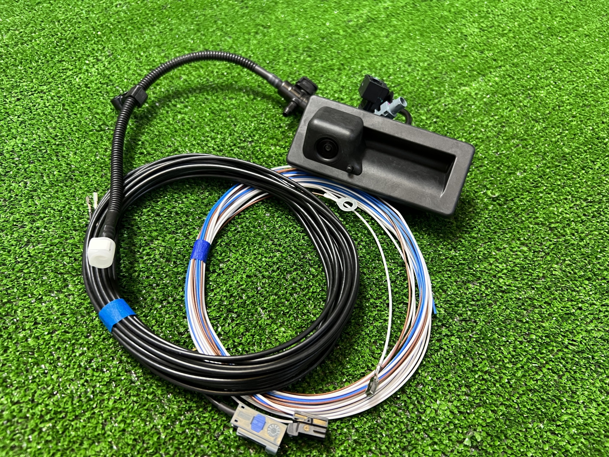 Камера заднего вида (без динамической разметки) с омывателем Volkswagen, Skoda